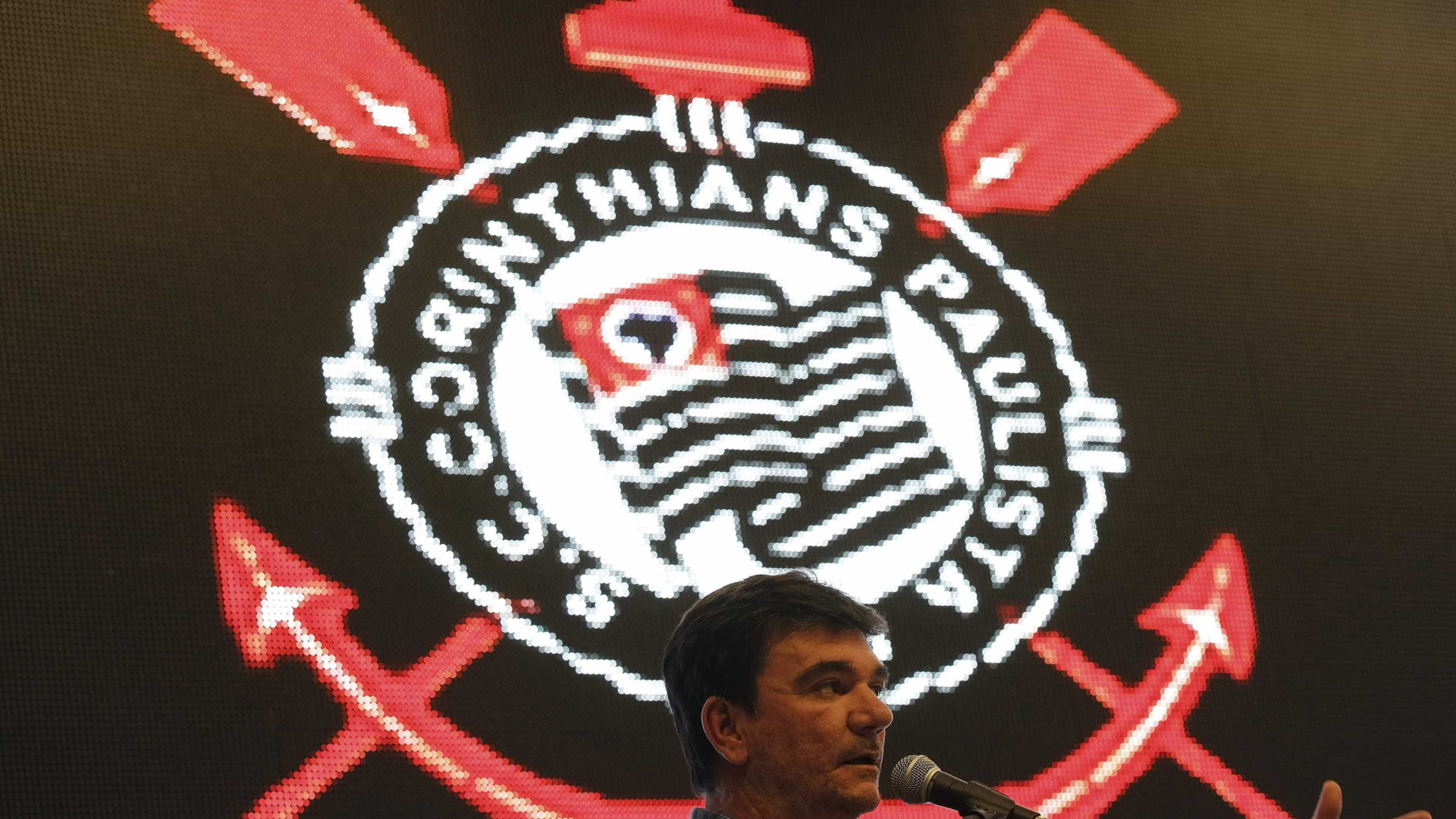 Corinthians assina com promessa dispensada do Santos