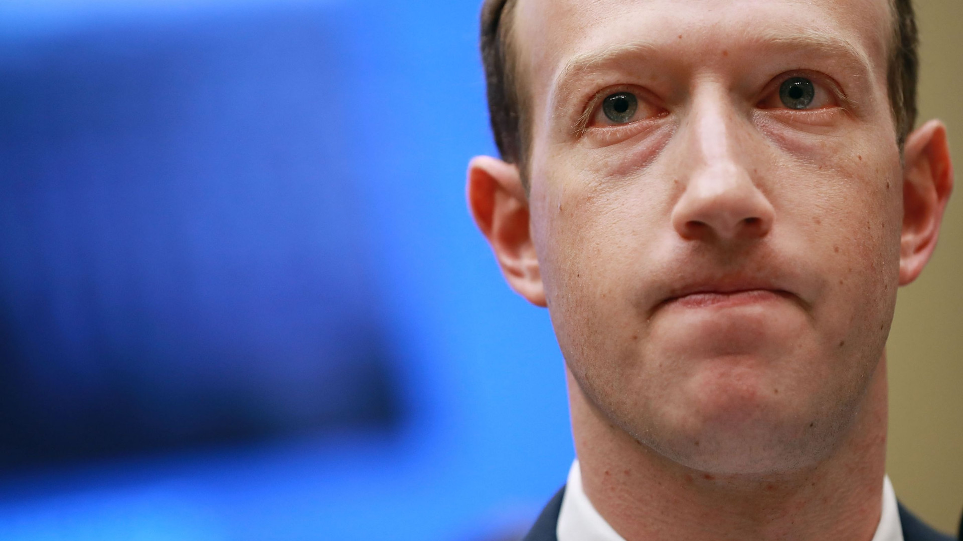 Inédito: Facebook revela o que é proibido postar na rede social
