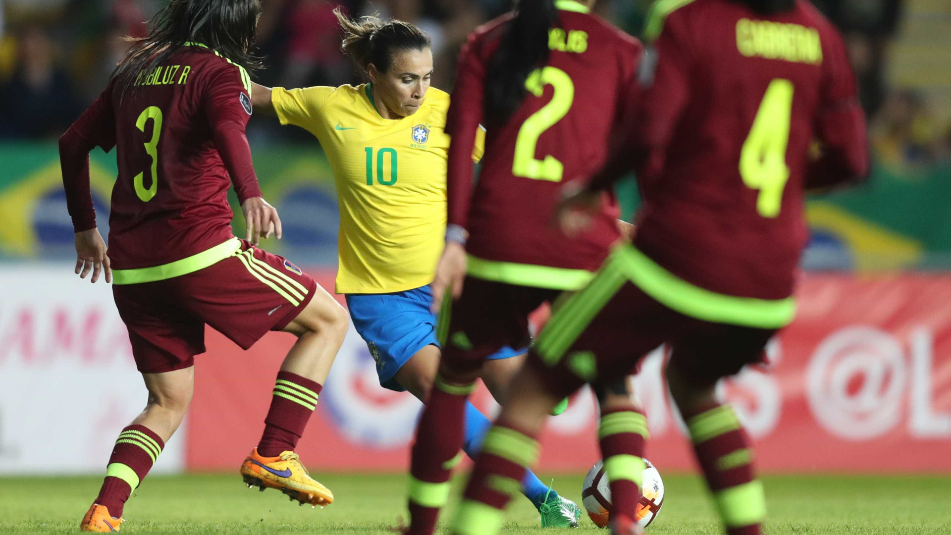 CBF publica vídeo com melhores jogadas de Marta pela Seleção
