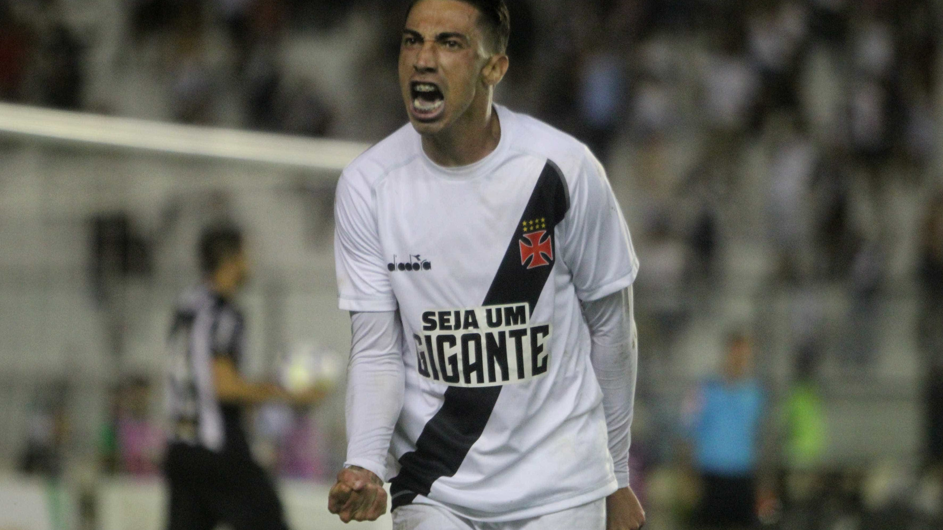 Vasco supera golaço de Otero e vira sobre o Atlético-MG nos acréscimos