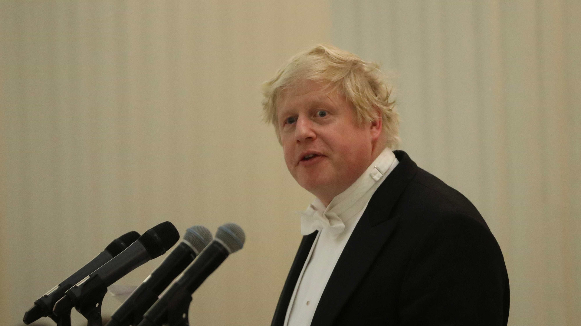 Chanceler britânico nega que ataque à Síria seja por remoção de Assad