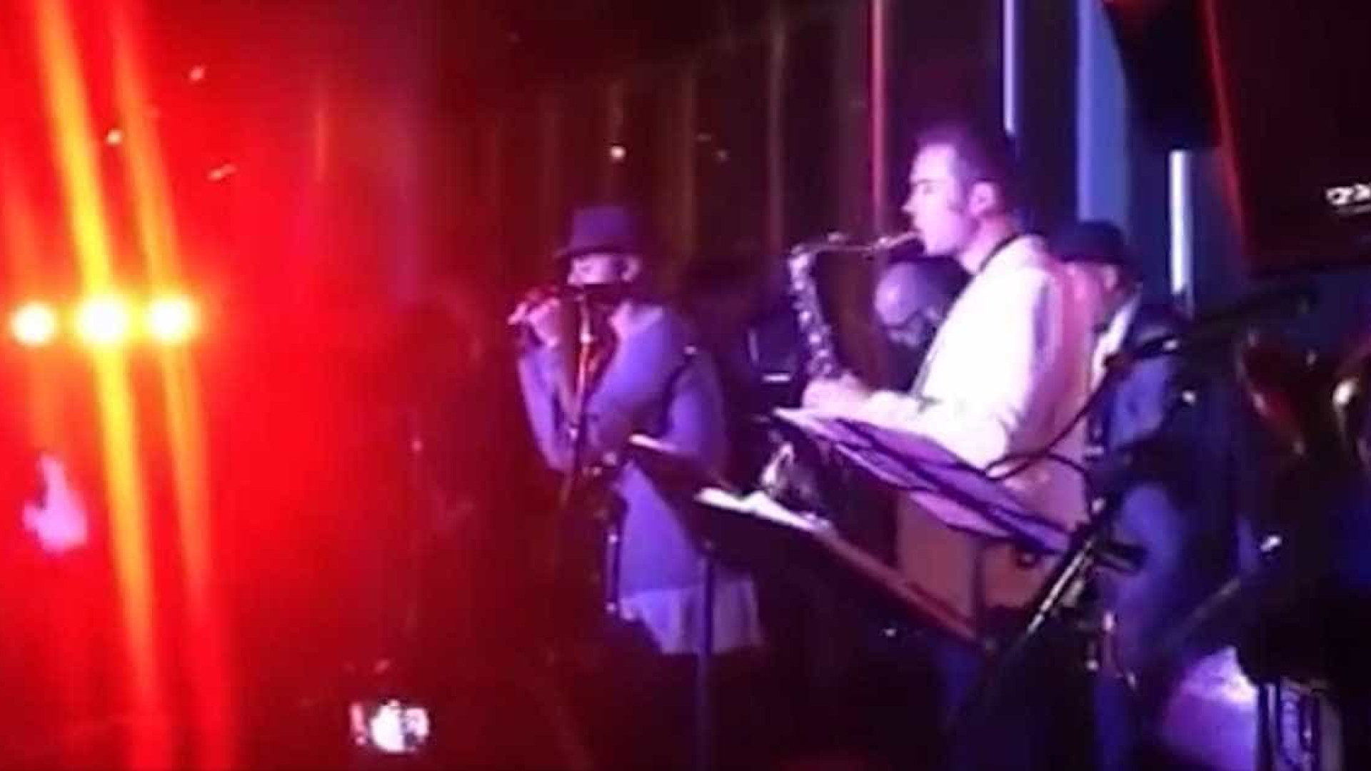 Justin Bieber faz performance surpresa em show de jazz nos EUA
