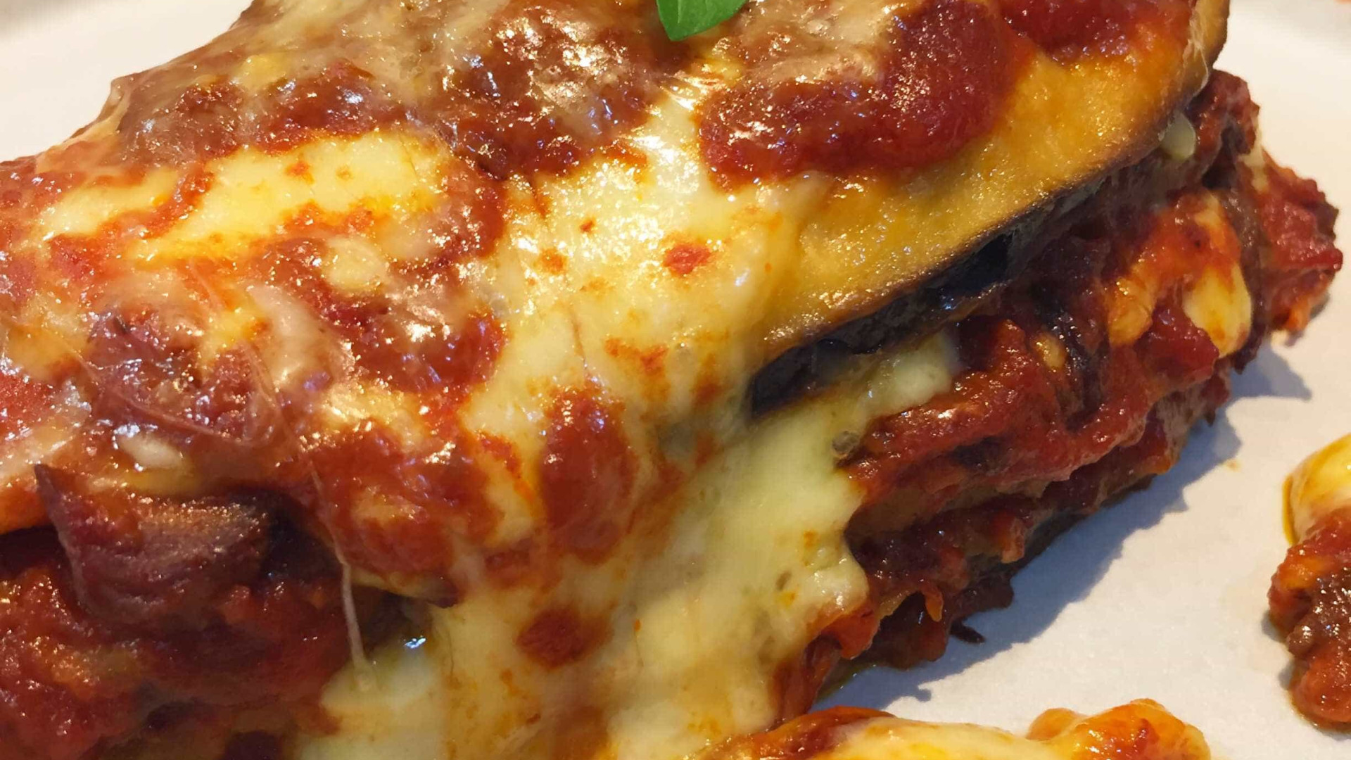 Vegetariana: aprenda a fazer berinjela à parmegiana