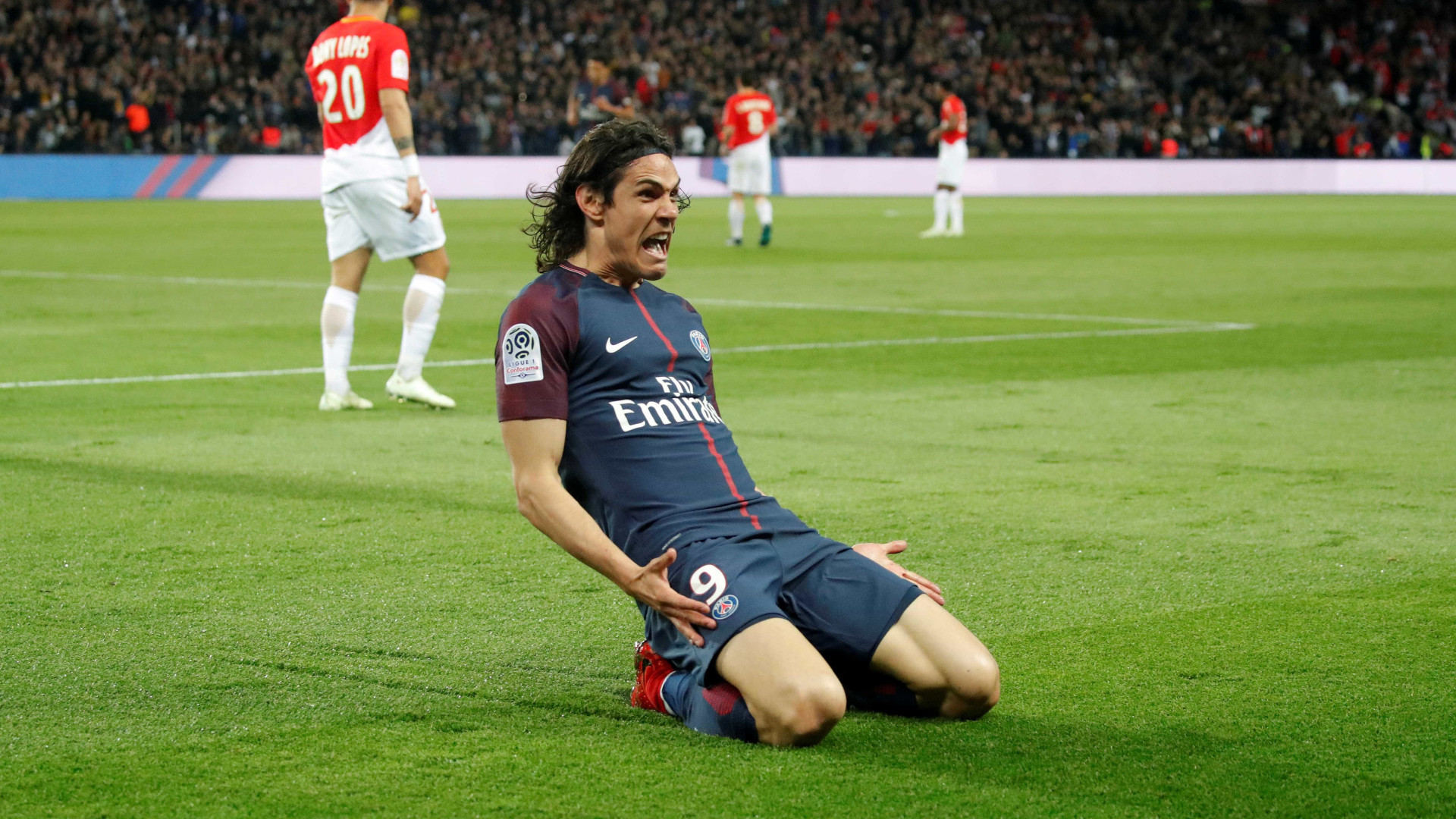Cavani vira trunfo do PSG no mercado e time já busca camisa 9