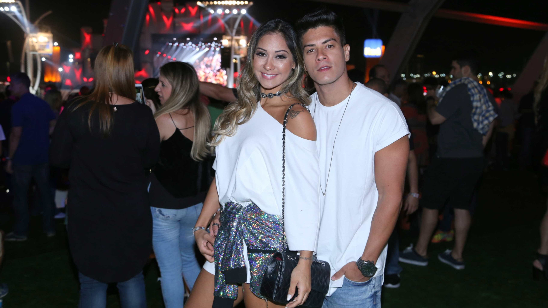 Mayra Cardi e Arthur Aguiar anunciam 1ª gravidez em clipe