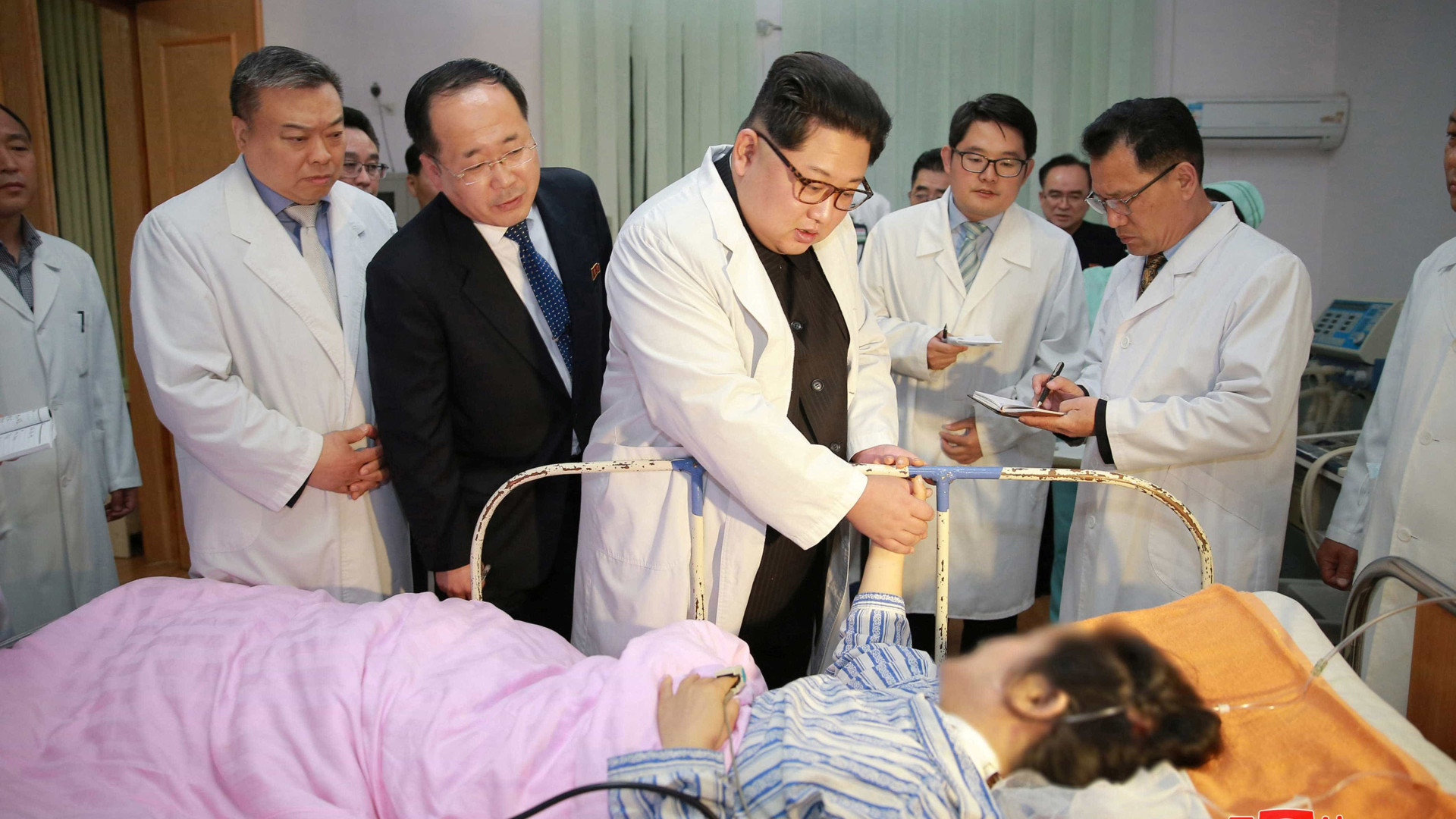 Kim Jong-un visita hospital chinês após acidente que matou 32 turistas