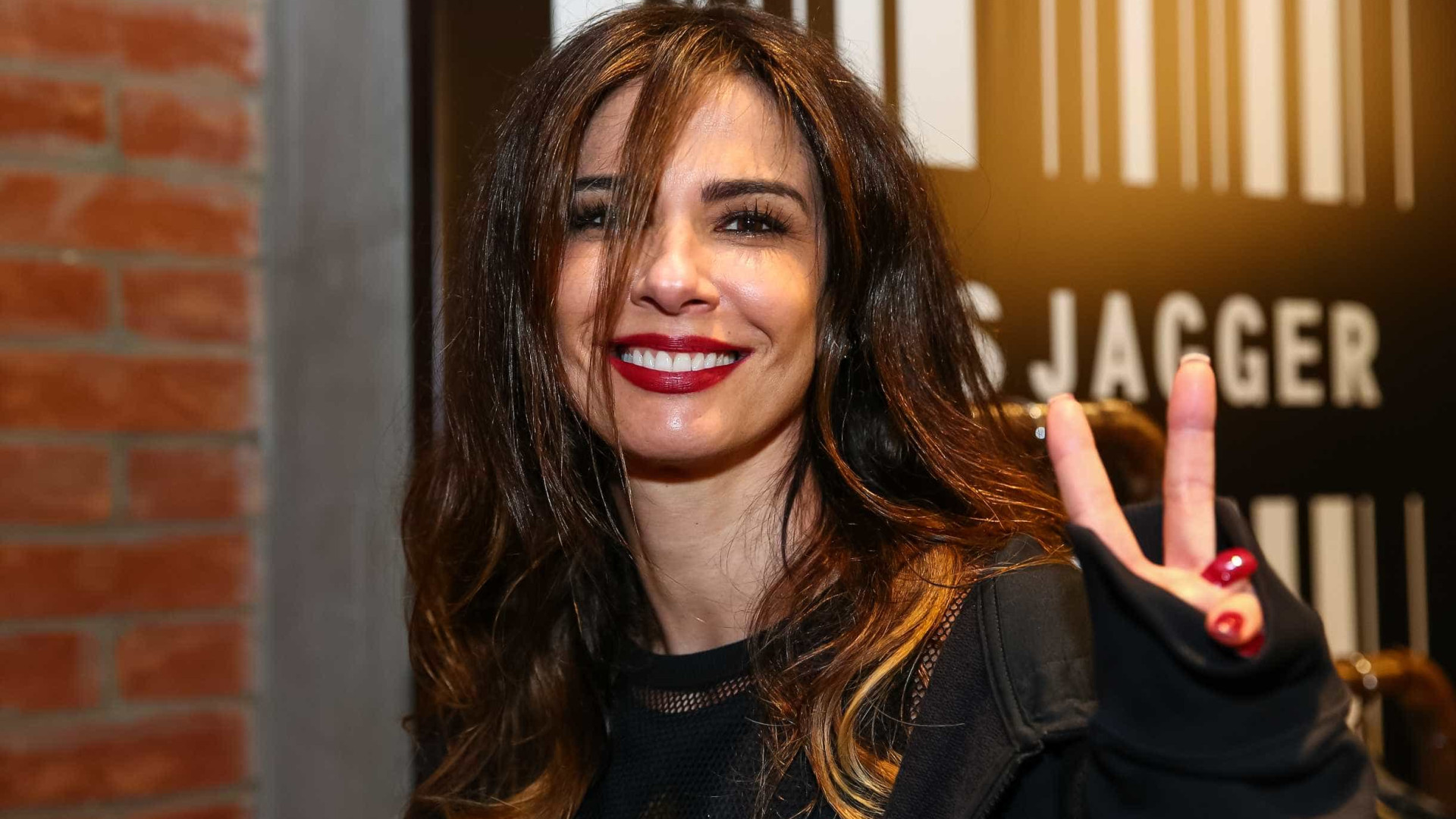Luciana Gimenez mostra treino e diz estar 'solteira'