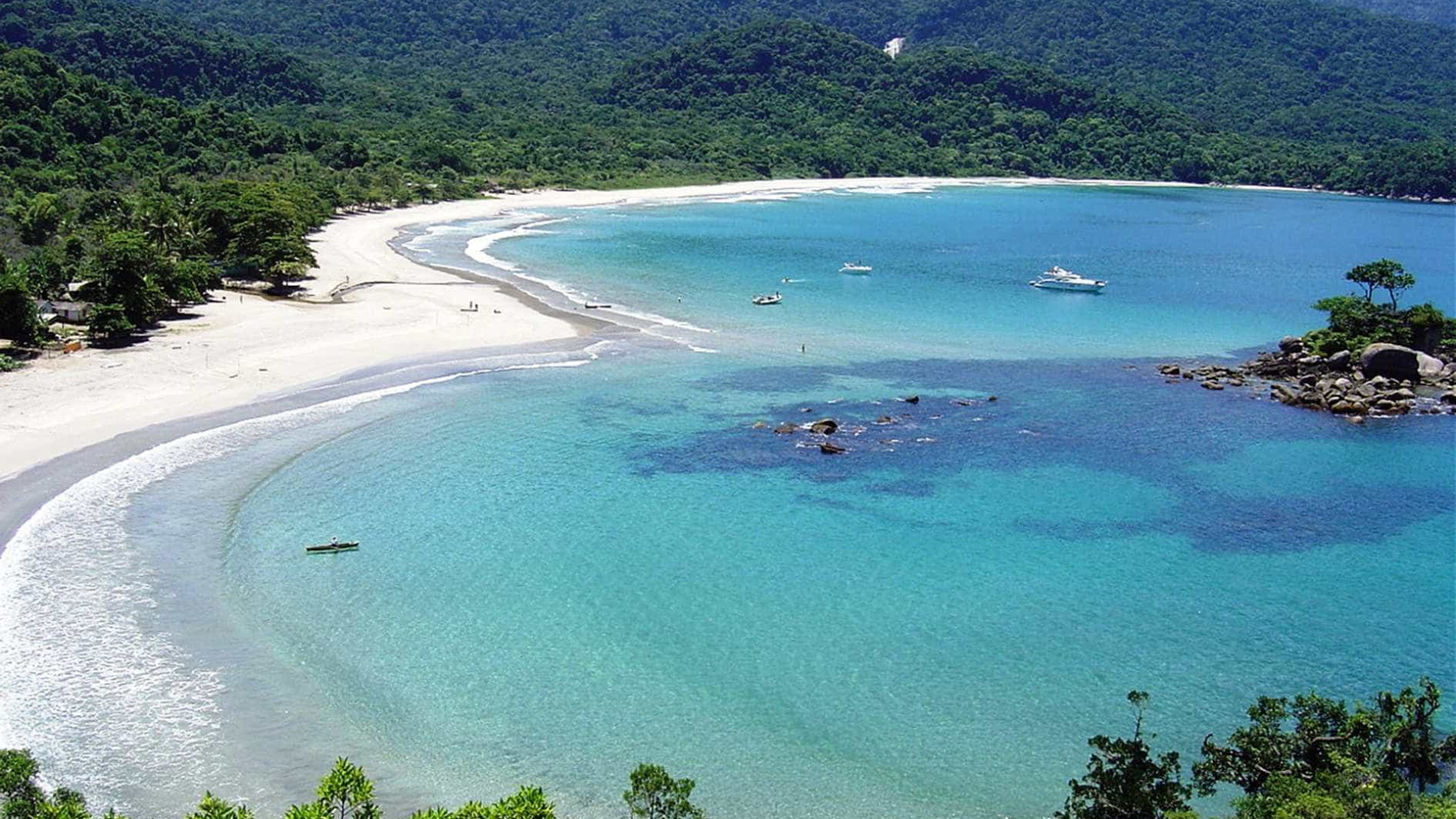 Turismo sem roupa: 8 praias de nudismo no Brasil