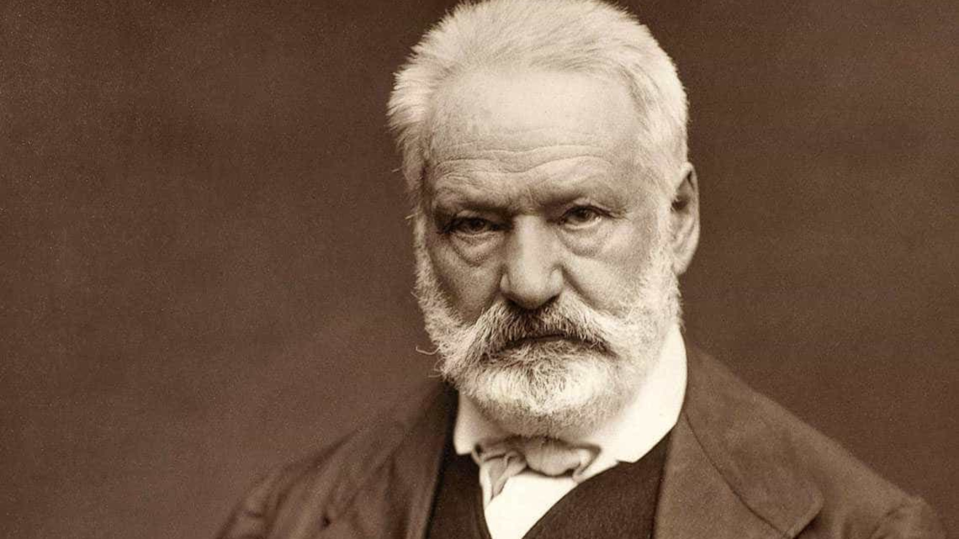 Livro de Victor Hugo reúne transcrições de sessões espíritas