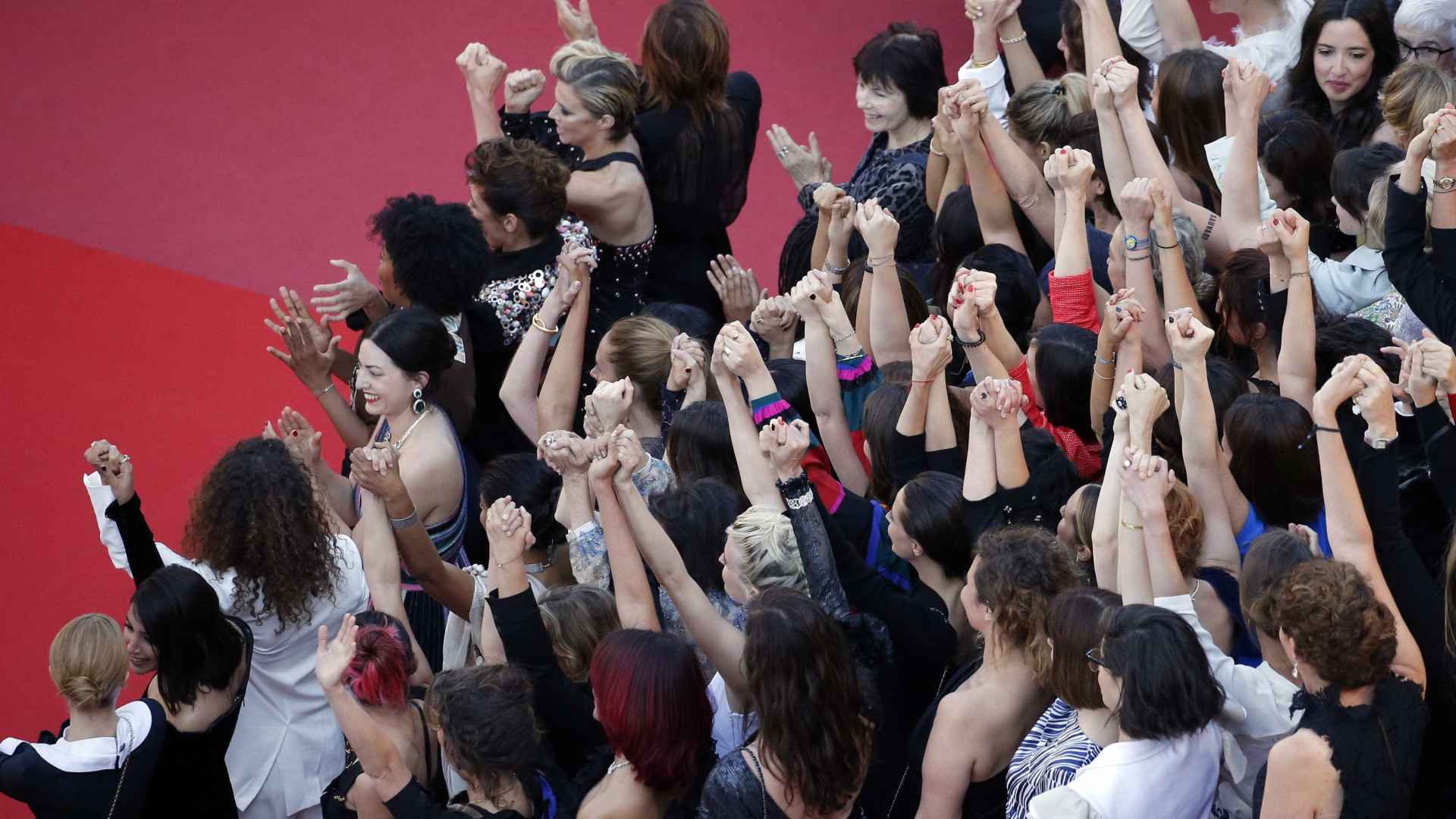 Marcha no tapete vermelho de Cannes pede igualdade de gêneros no cinema