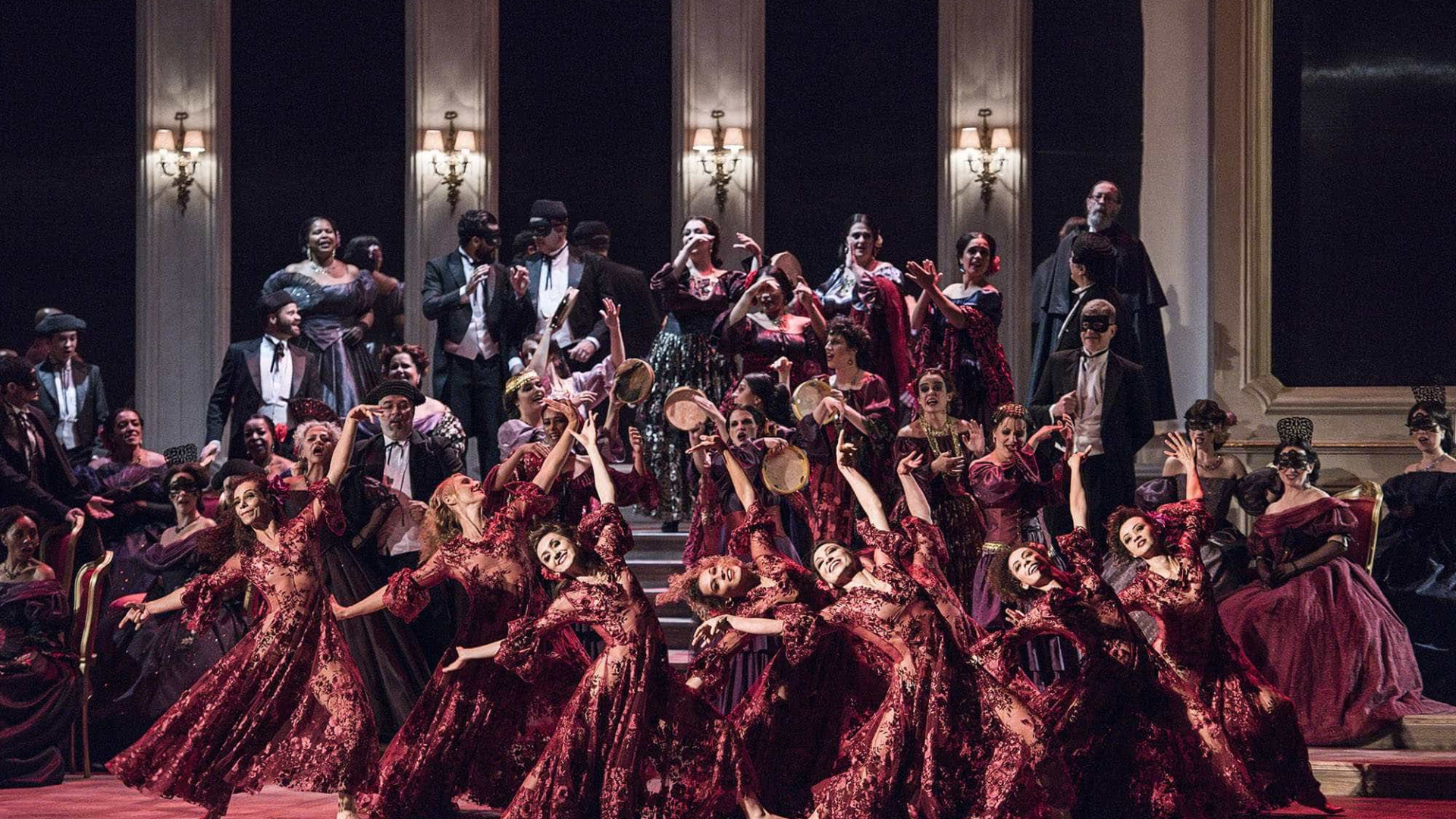 Ópera 'La Traviata' estreia em SP com direção segura e bom elenco
