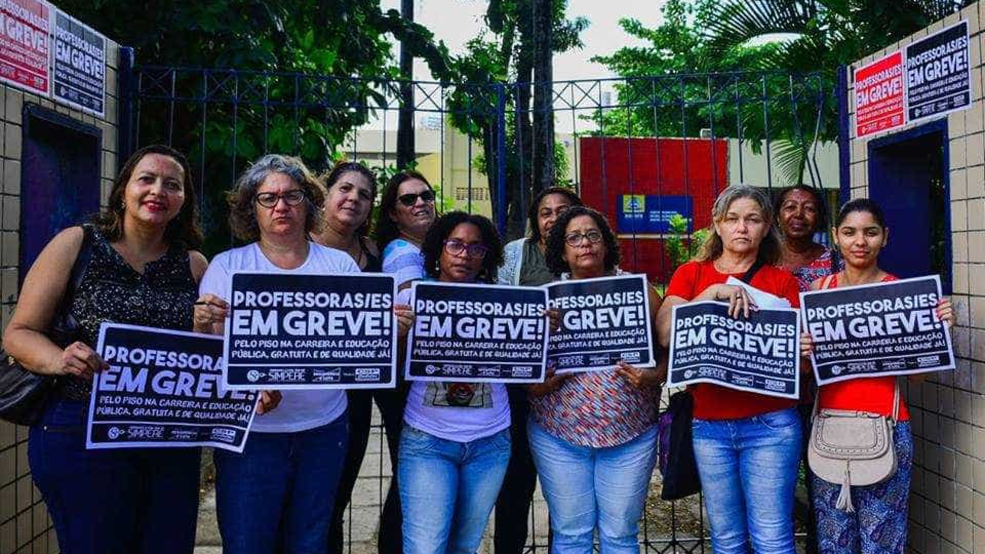 Professores do Recife estão em greve por tempo indeterminado