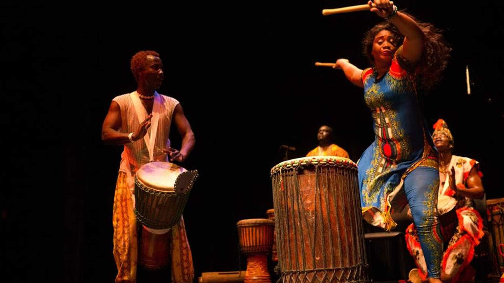 Orquestra formada por refugiados se apresenta em São Paulo