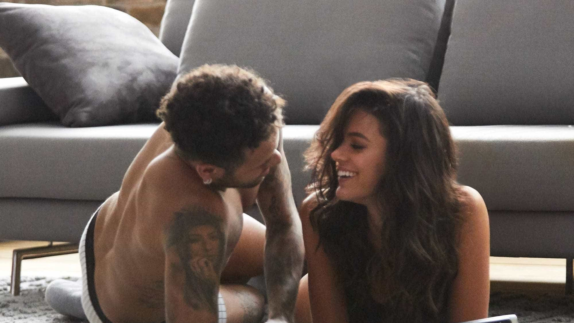 Bruna e Neymar recebem quase R$ 2 milhões por publicidade 'quente'