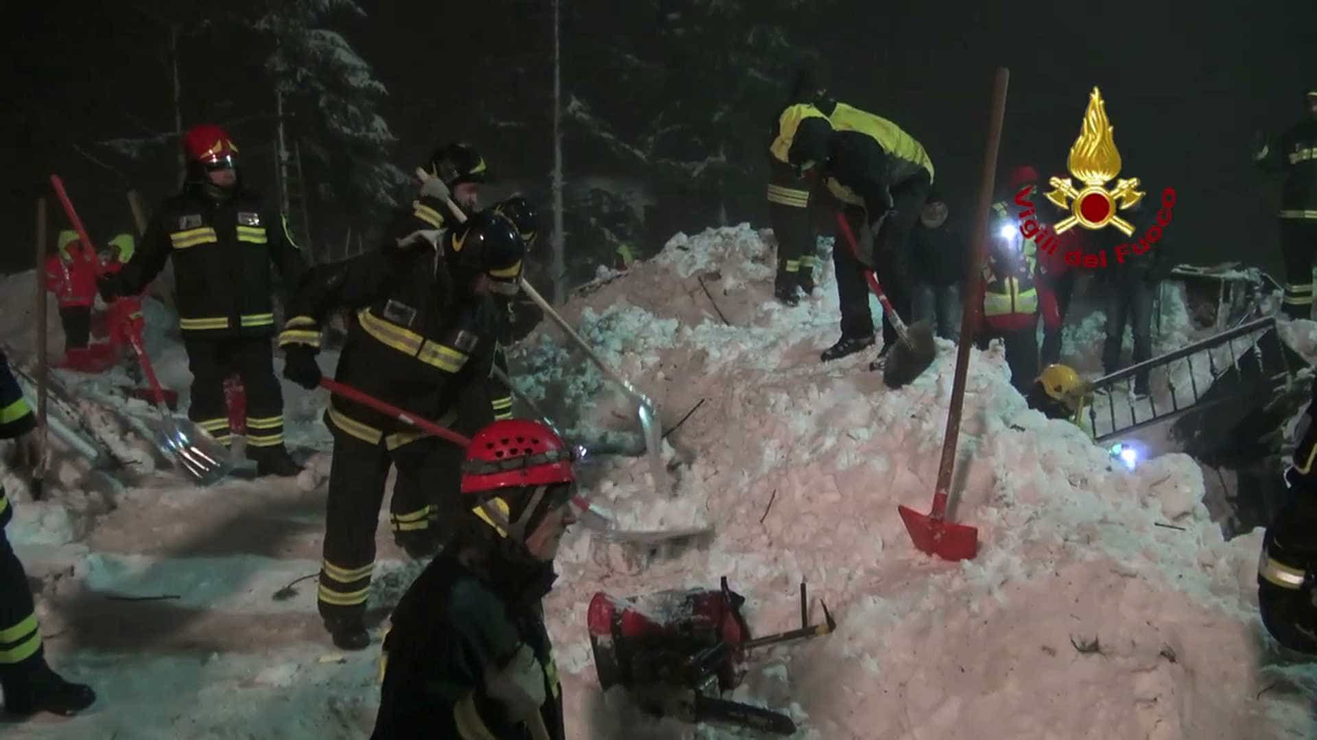 Governador é investigado por avalanche em hotel que deixou 29 mortos