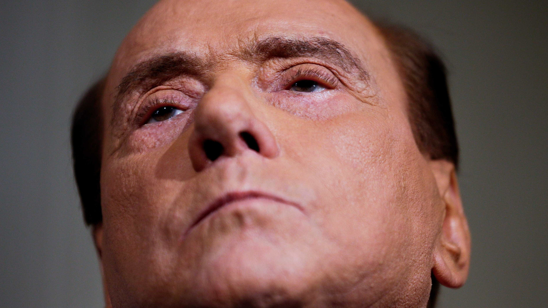 Ex-primeiro-ministro Silvio Berlusconi vira réu por corrupção na Itália