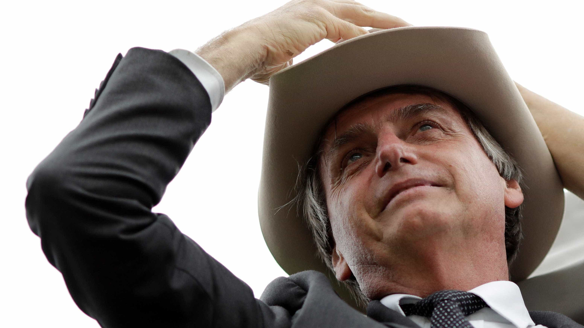 Alckmin e Bolsonaro disputam votos de ruralistas em feira agropecuária