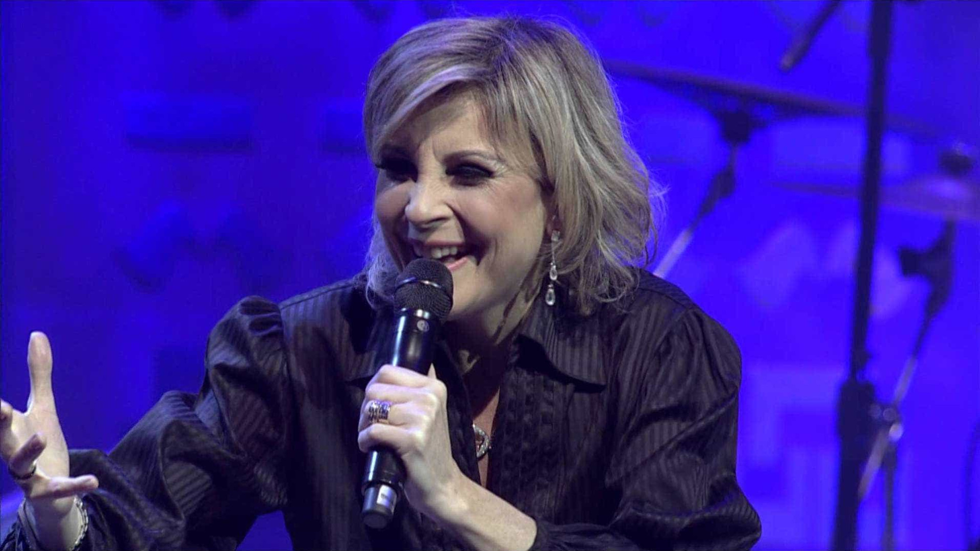 Cantora anuncia luta contra o câncer: 'A vida não vai parar'