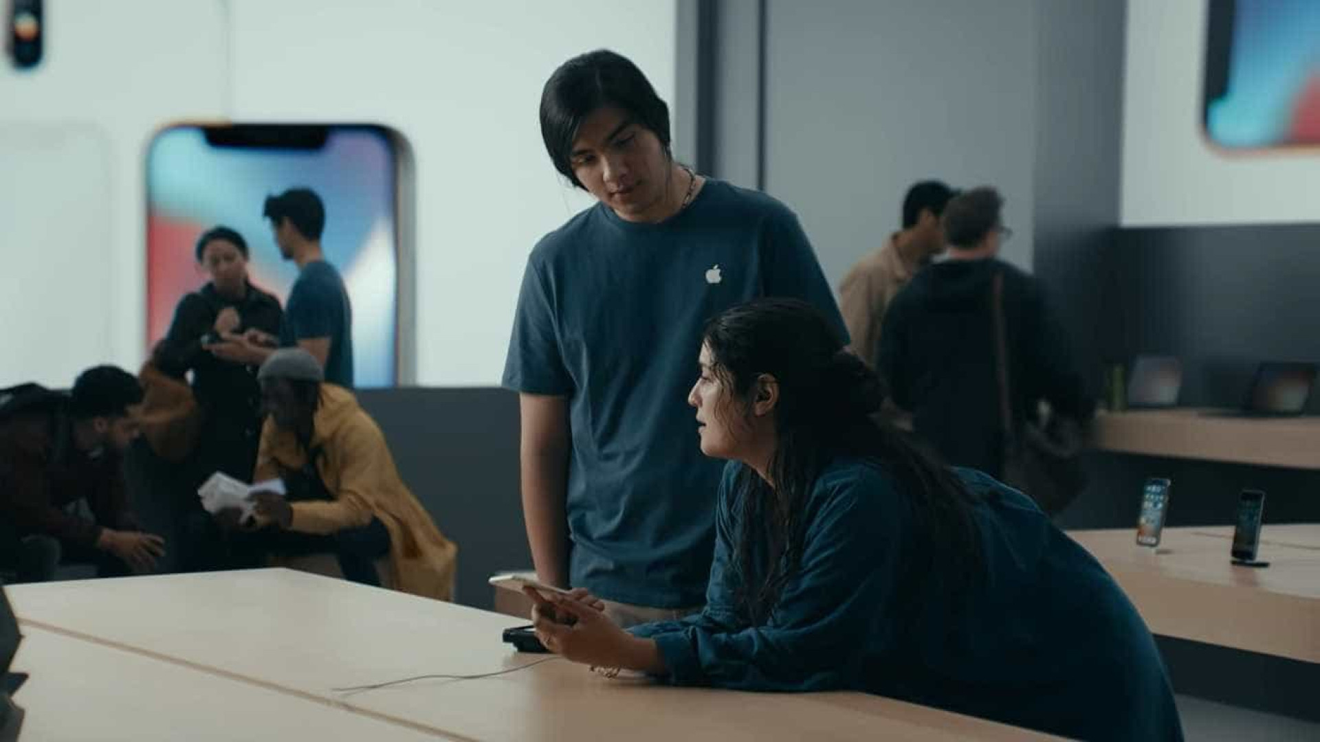 Samsung lança comercial do Galaxy S9 com duras críticas à Apple