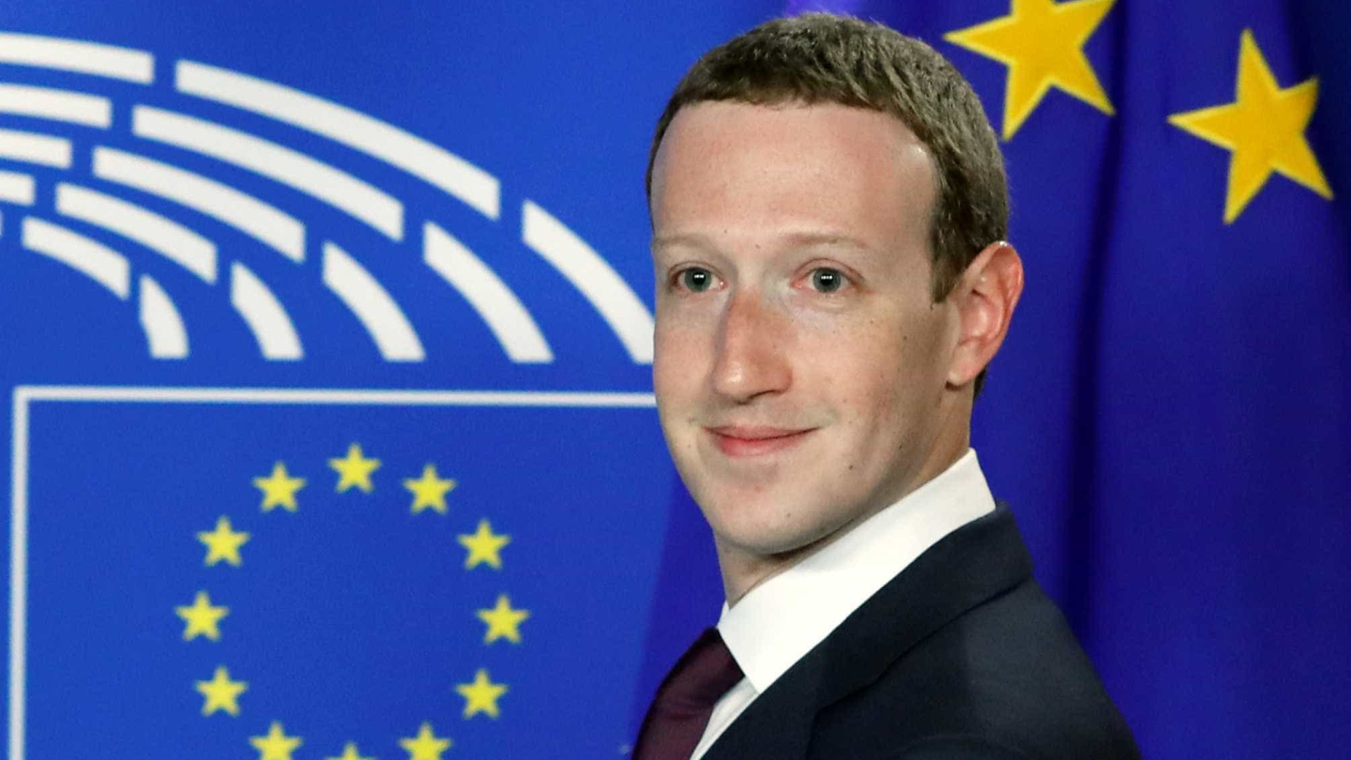 Mark Zuckerberg pede perdão diante do Parlamento Europeu