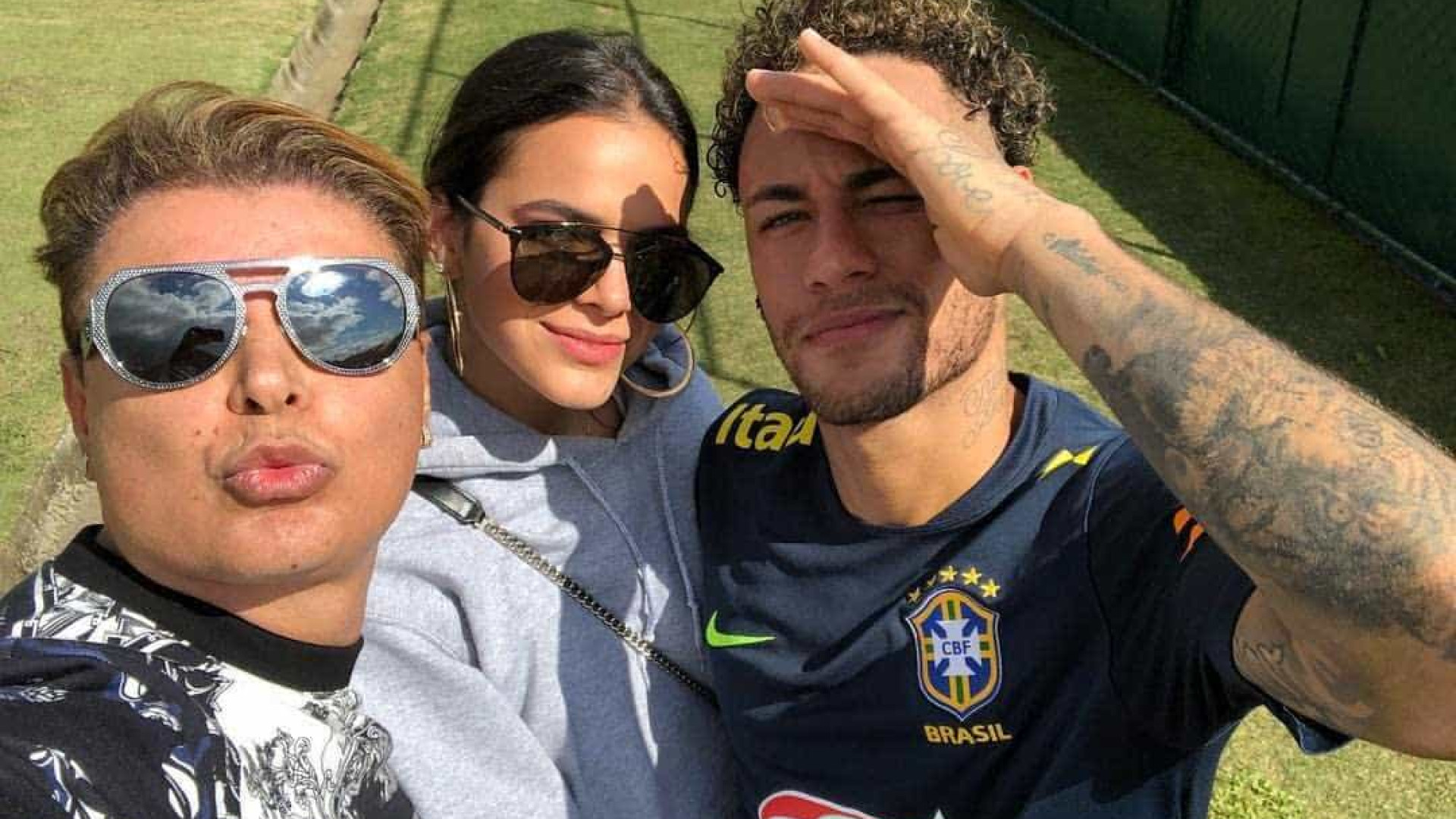 Neymar recebe Bruna e David Brazil na Granja