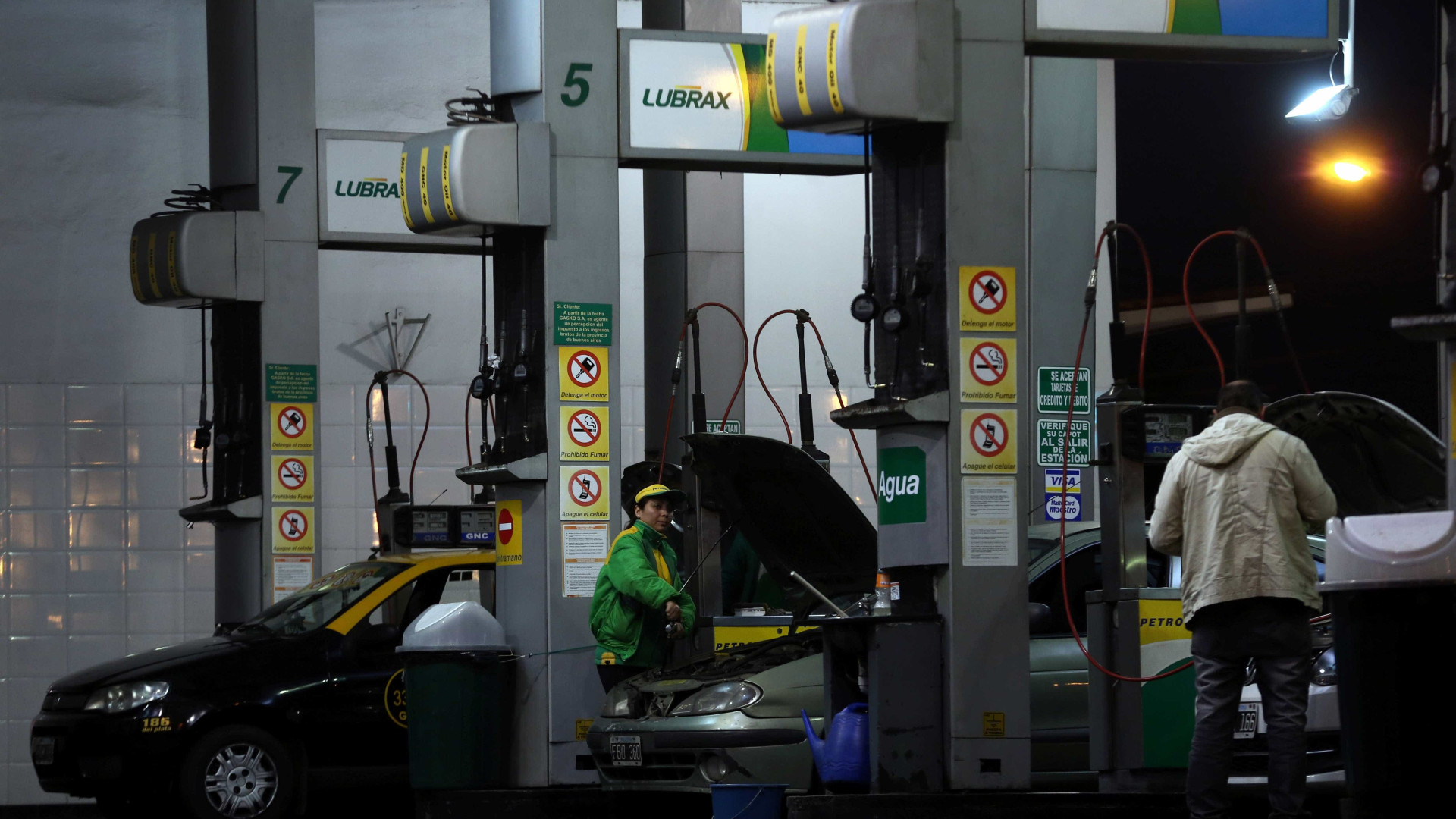 Gasolina da Petrobras atinge maior valor desde início dos reajustes