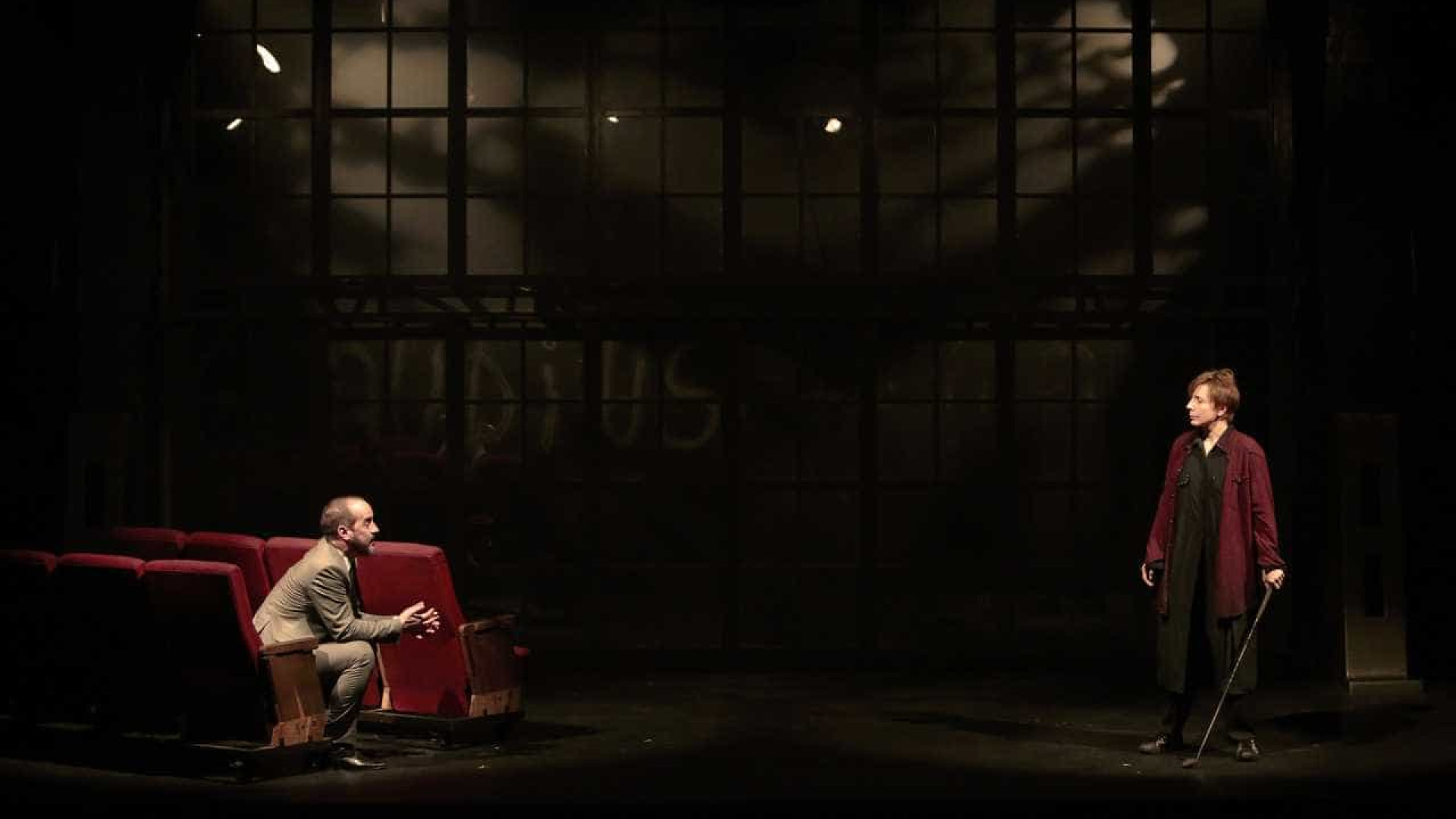 Armazém Companhia de Teatro encena 'Hamlet' contemporâneo