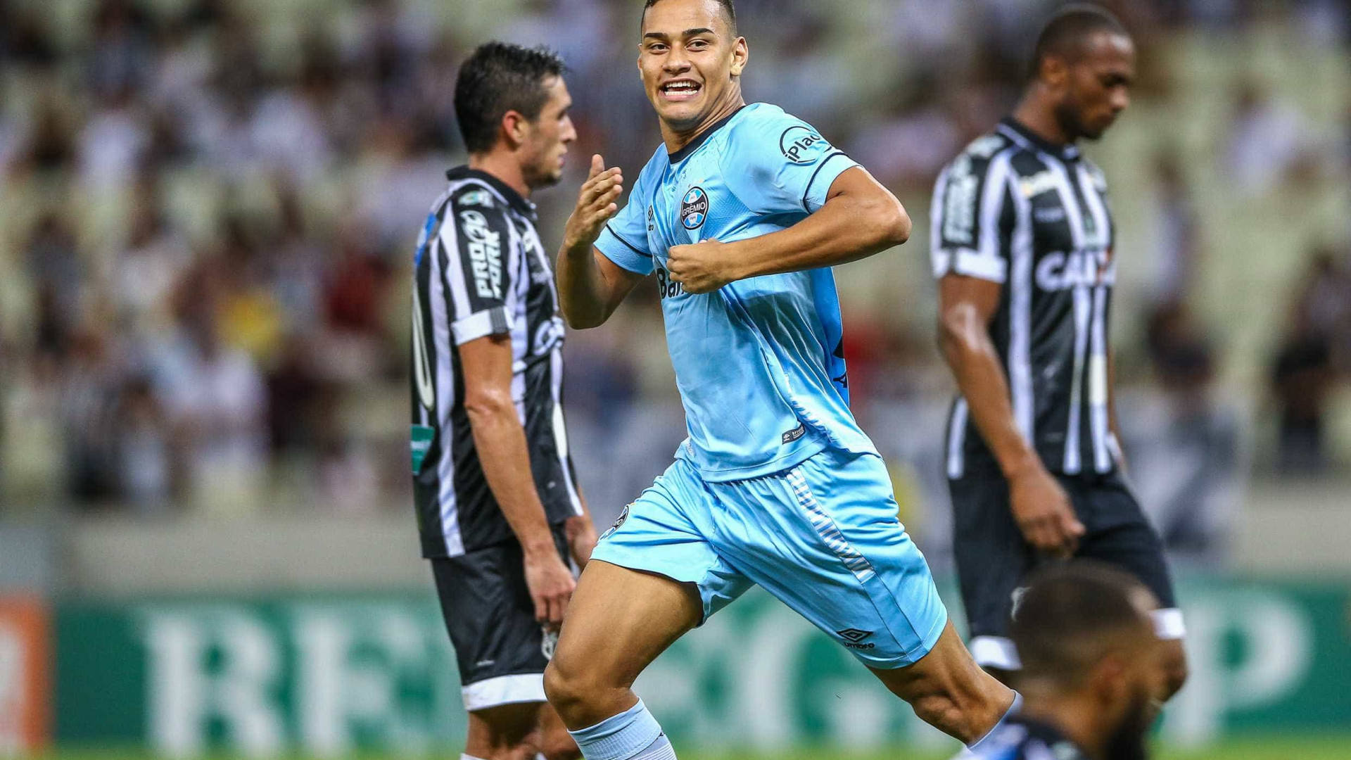 Grêmio bate Ceará e volta a vencer no Brasileiro após duas rodadas