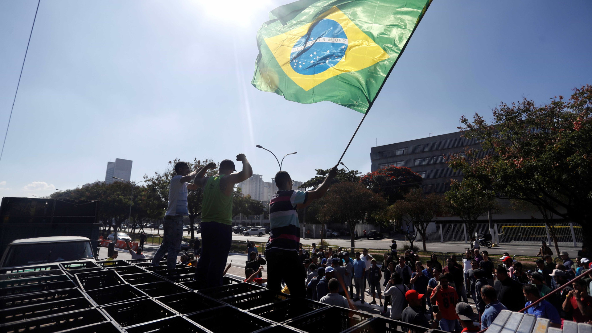 Caminhoneiros exigem mais do que R$ 0,46 e mantÃªm protesto