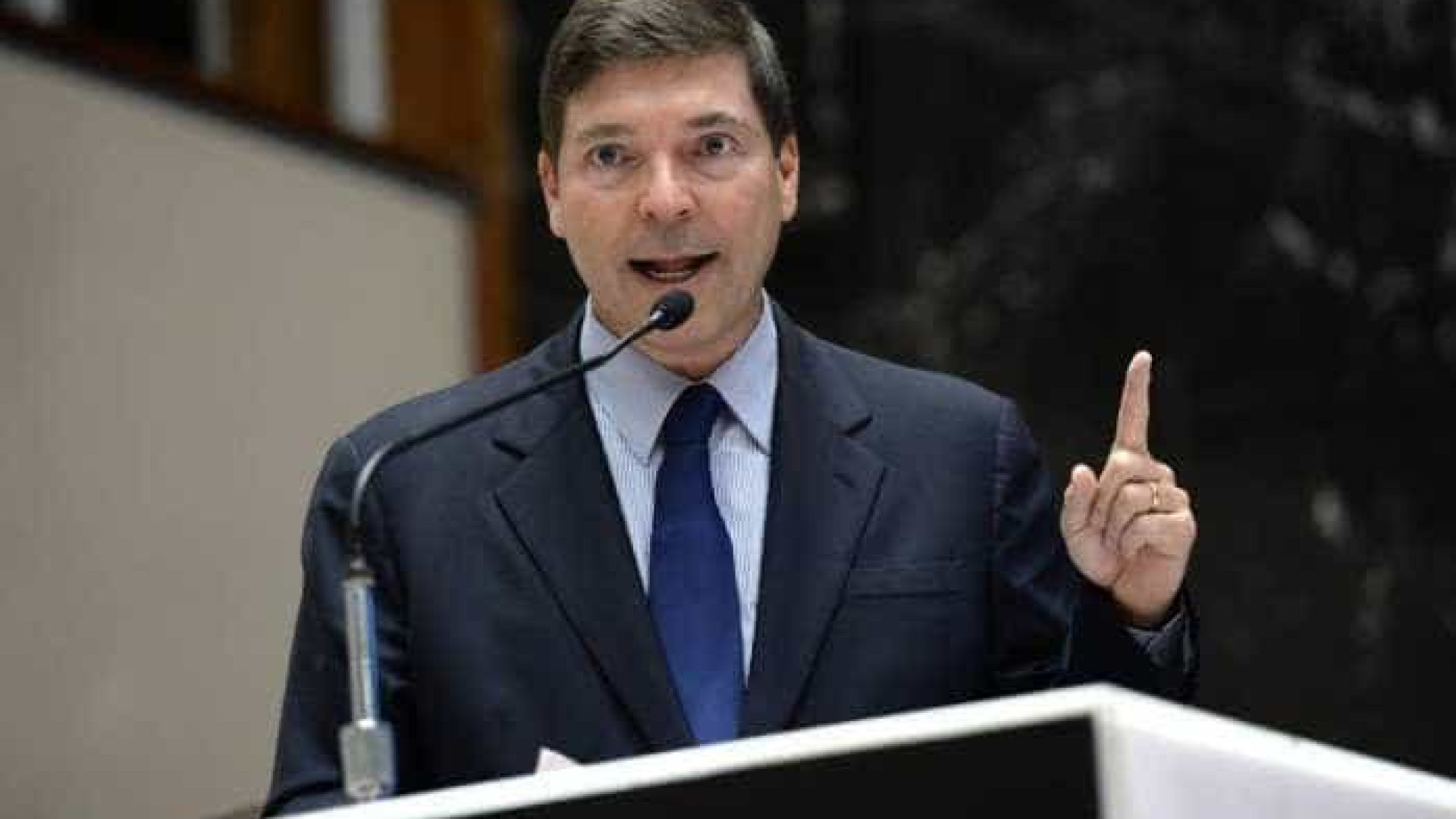 Cotado para o Planalto, Josué Alencar diz estar à disposição do PR