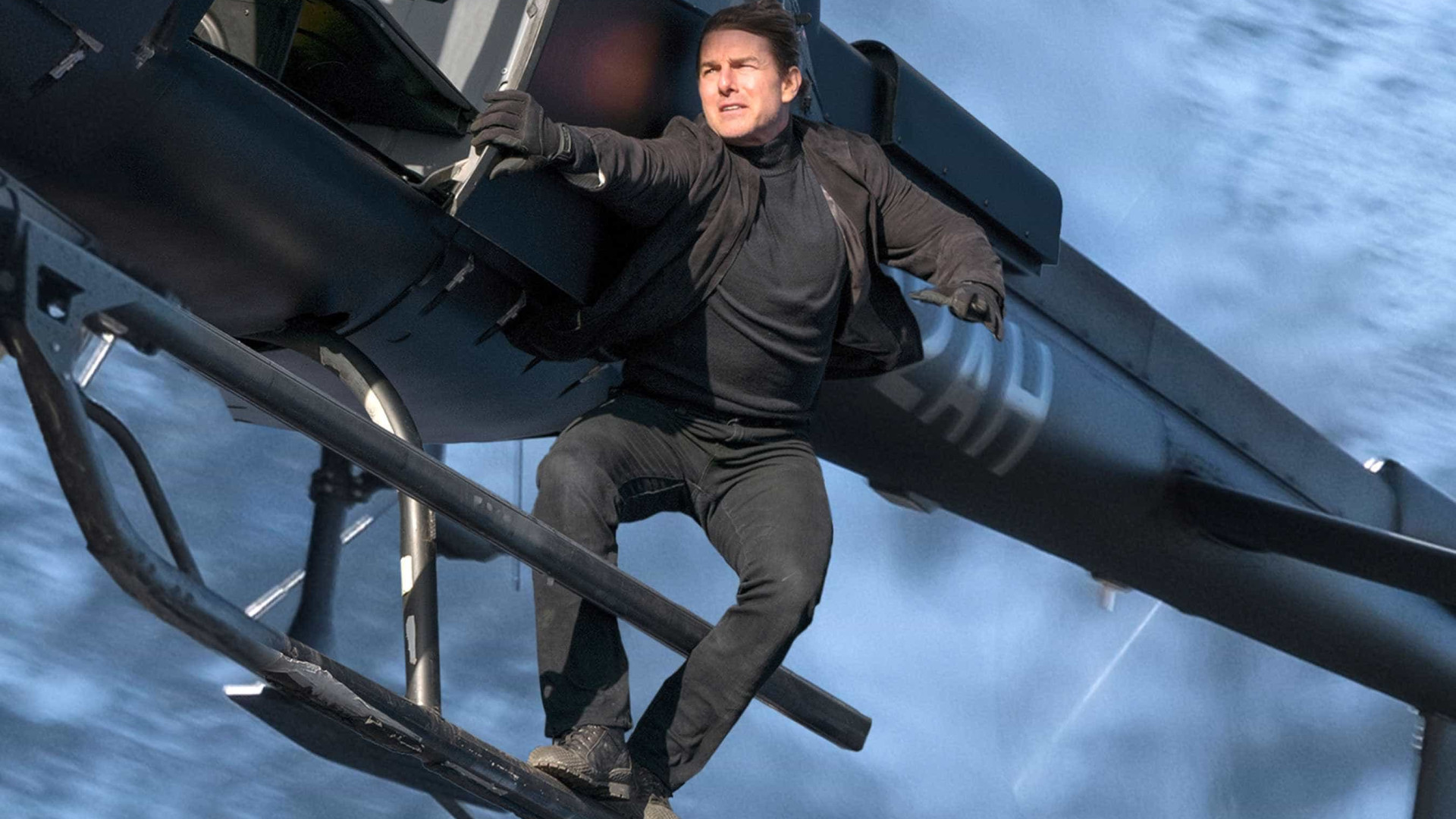 Tom Cruise salta de paraquedas a mais de 7 mil metros sem dublê; vídeo