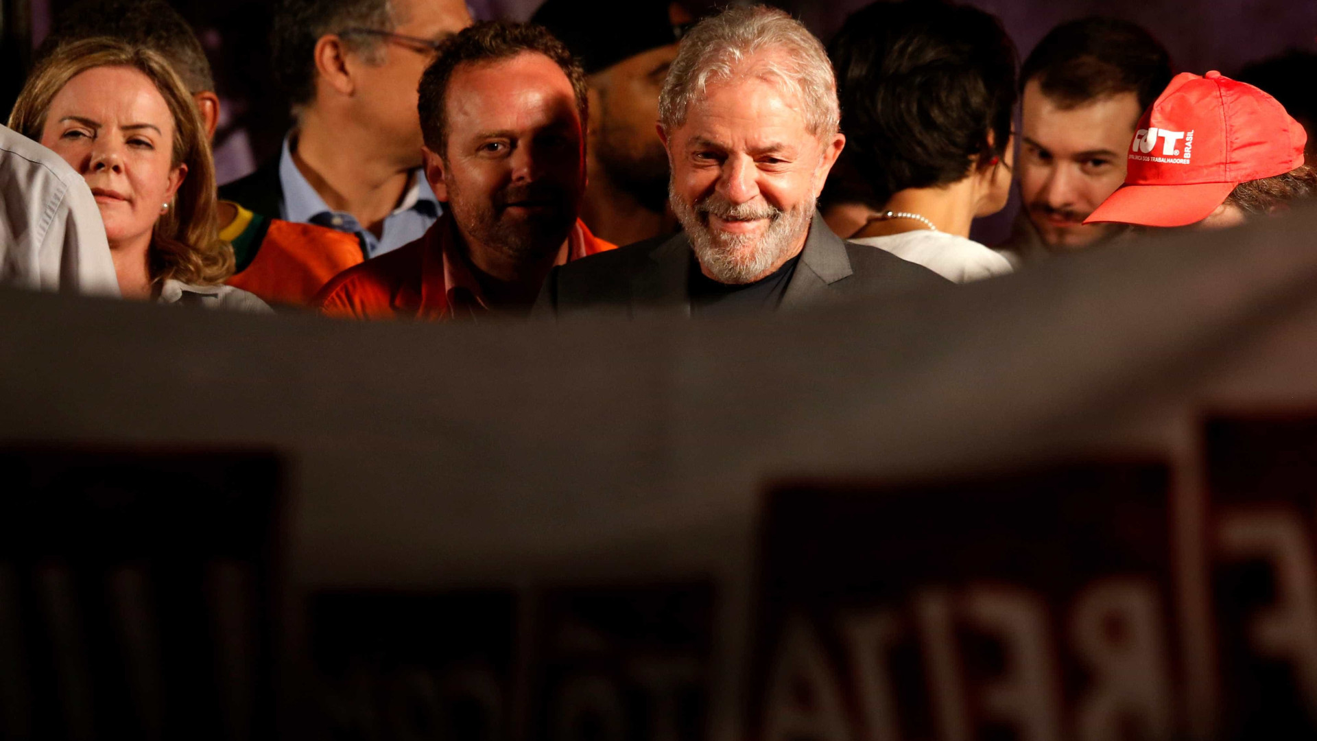 Desembargador manda soltar Lula da prisão ainda hoje