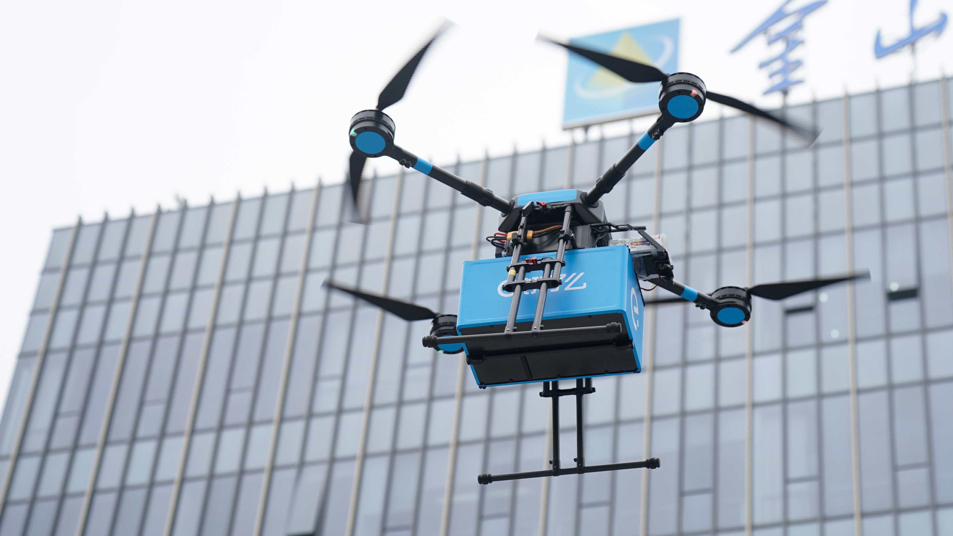 Com drones, empresa chinesa entrega comida em apenas 20 minutos