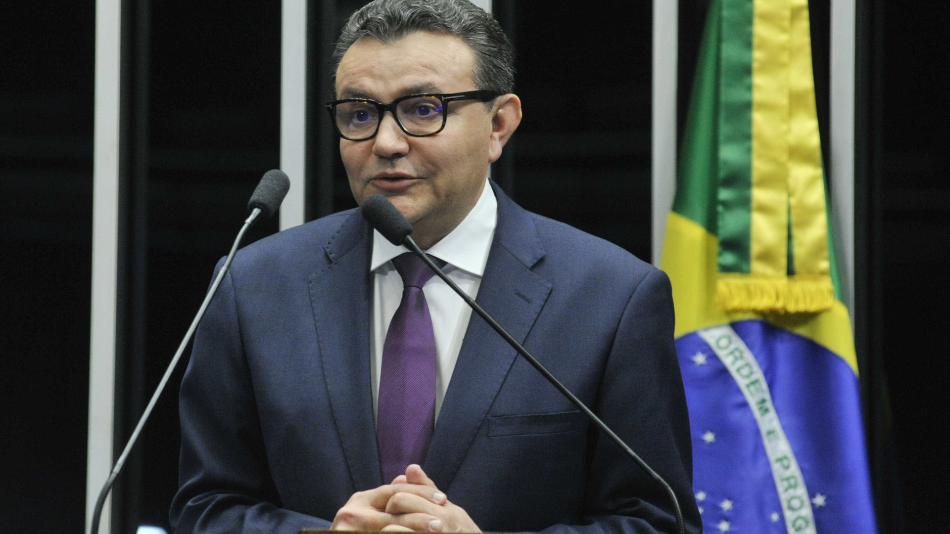 Em reunião, deputados do PSB decidem apoiar bloco de oposição a Maia