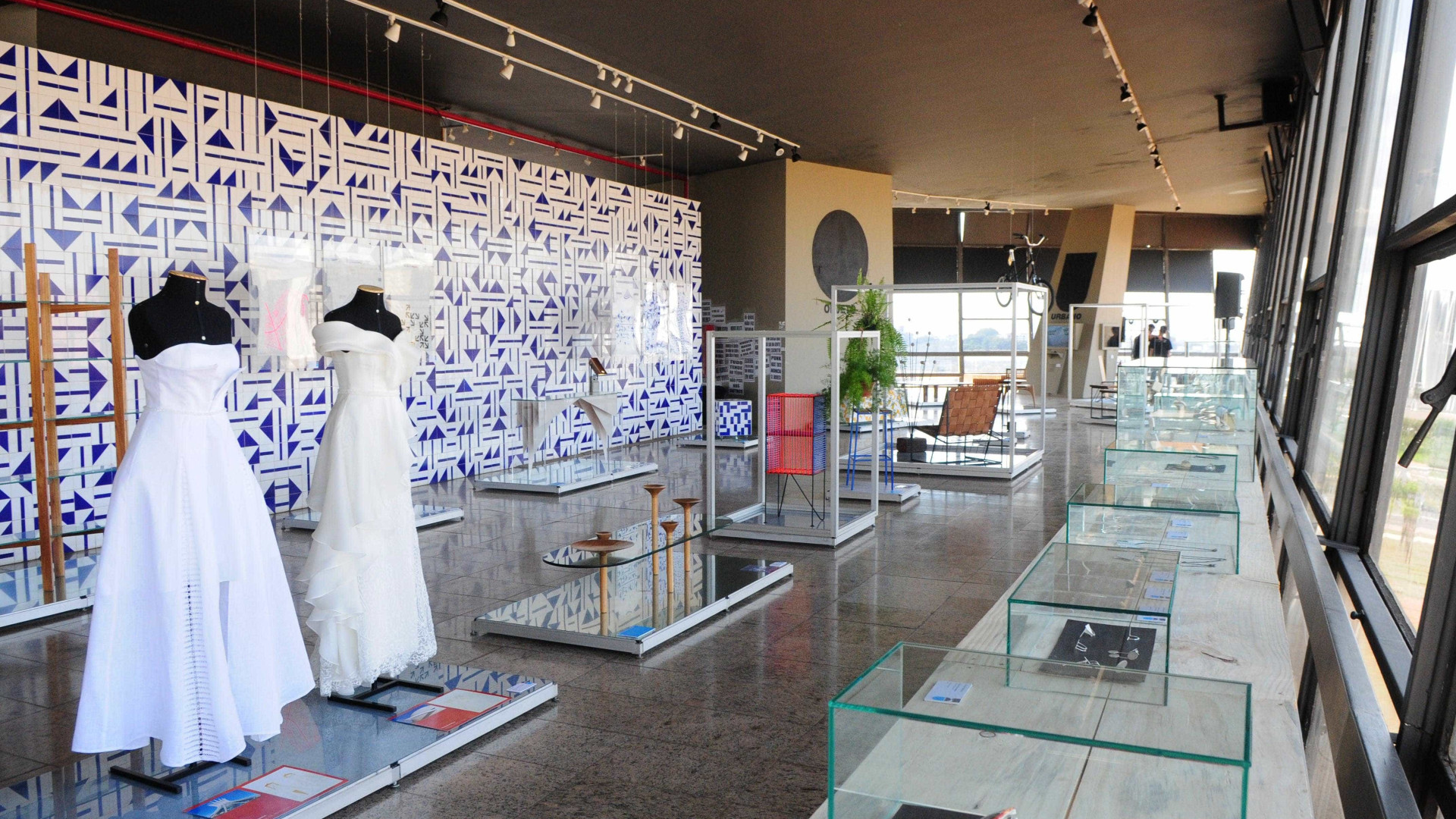 Mostra sobre design 'made in Brasília' reúne obras de 60 artistas