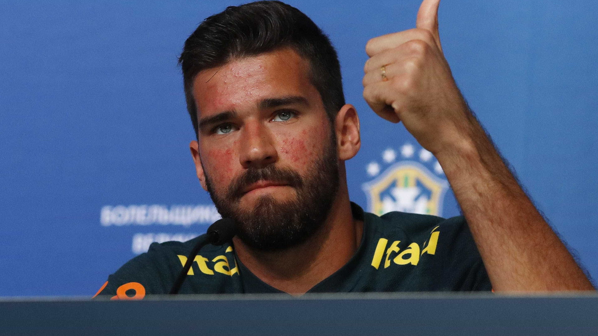 Possível doença do goleiro Alisson não tem cura mas é tratável