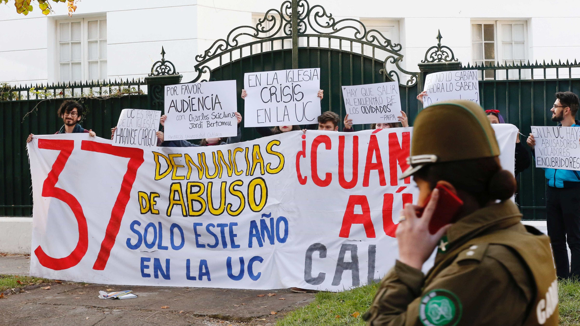 Polícia apreende documentos em dioceses católicas no Chile