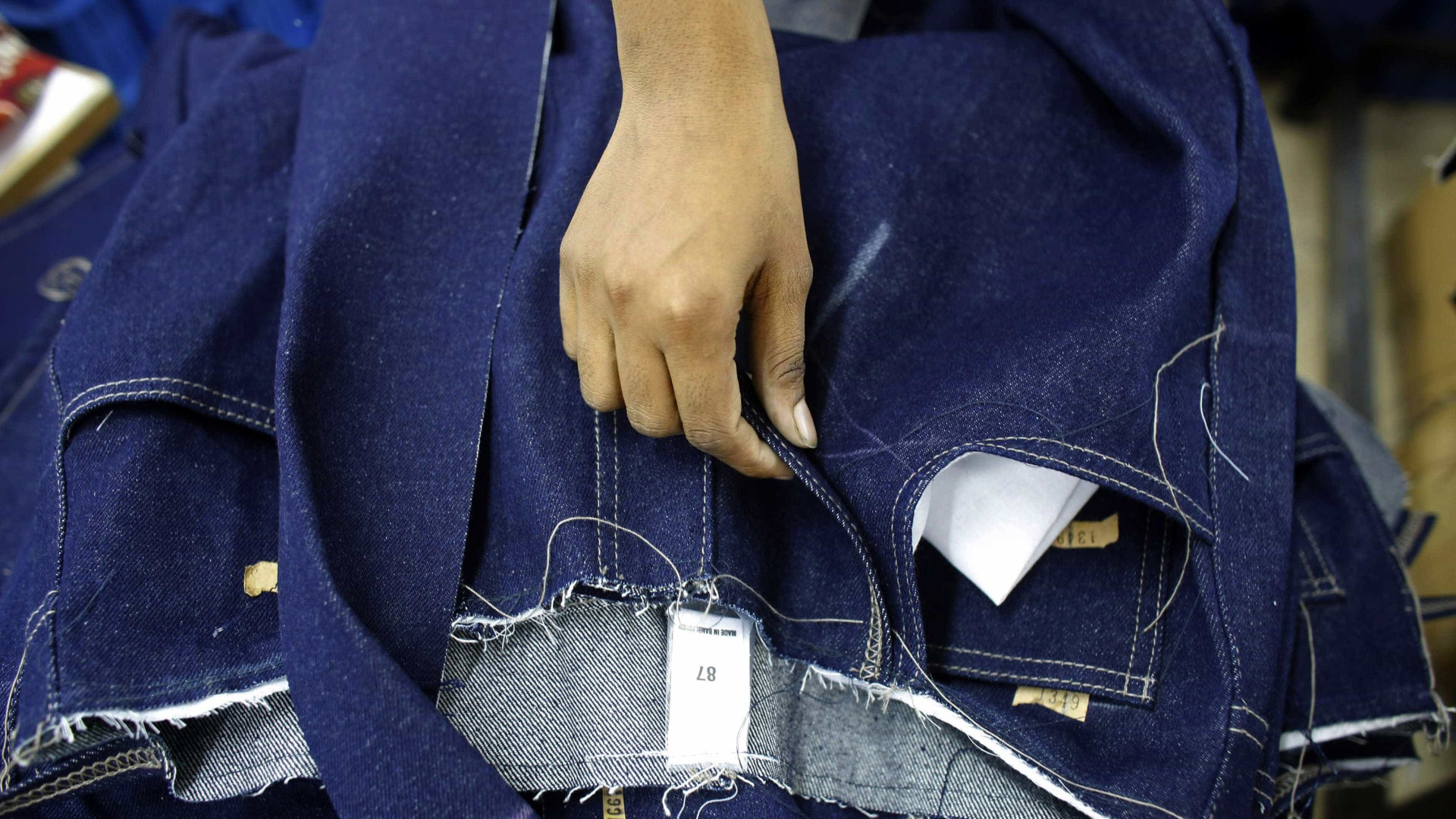 Europa aprova tarifas contra EUA em produtos como uísque, jeans e motos