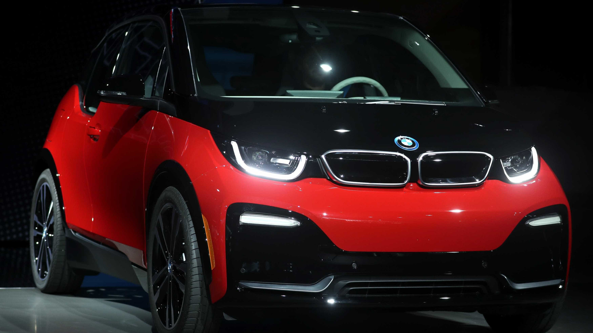 Elétrico BMW i3 volta ao Brasil com maior autonomia