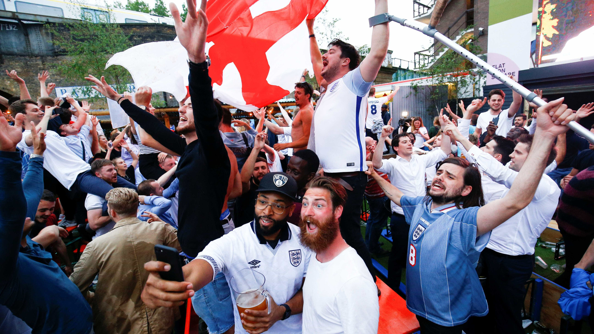 Jogo da Inglaterra supera audiência do casamento real no Reino Unido
