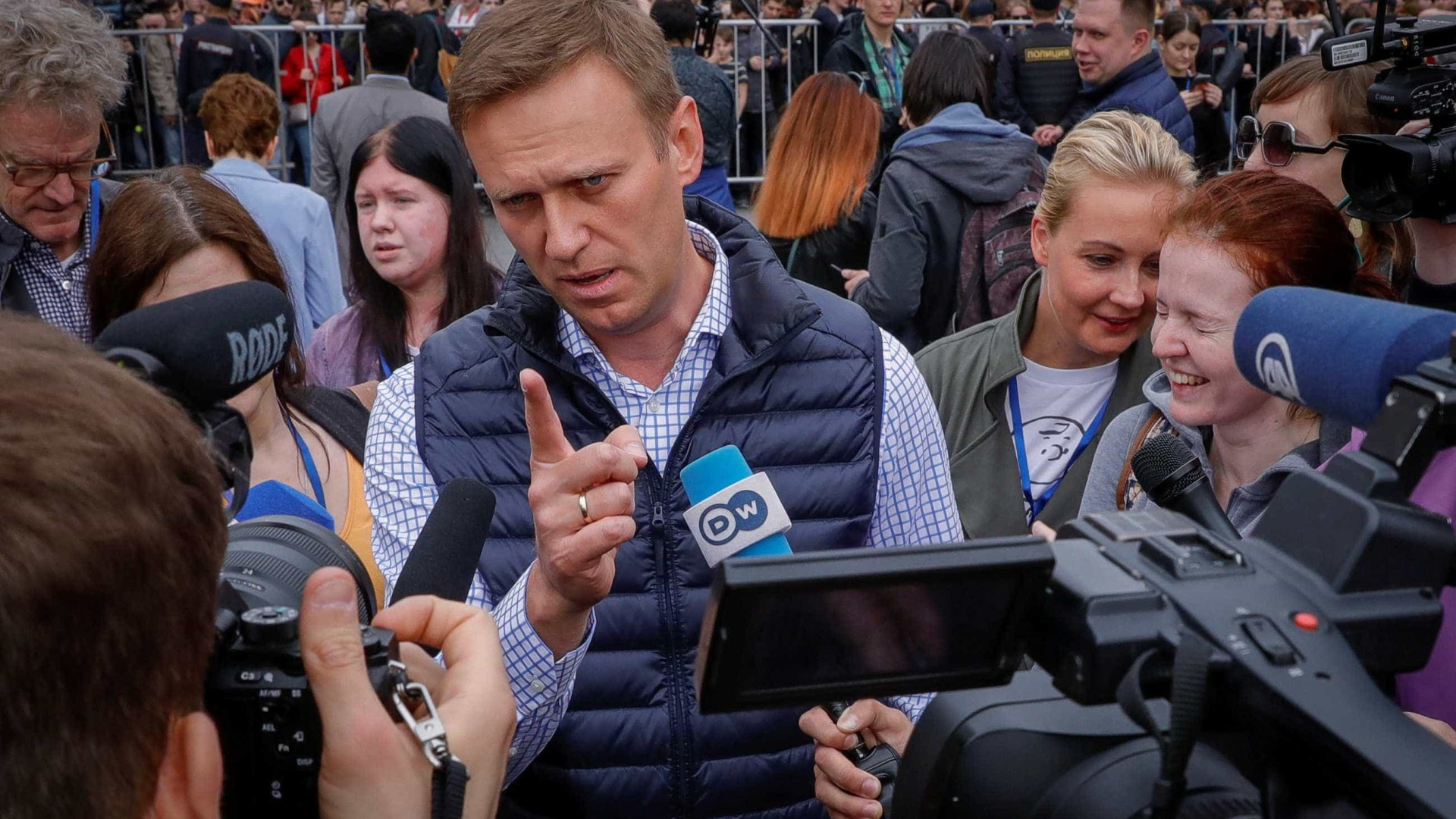 Opositor de Putin marca protesto, mas evita sedes da Copa