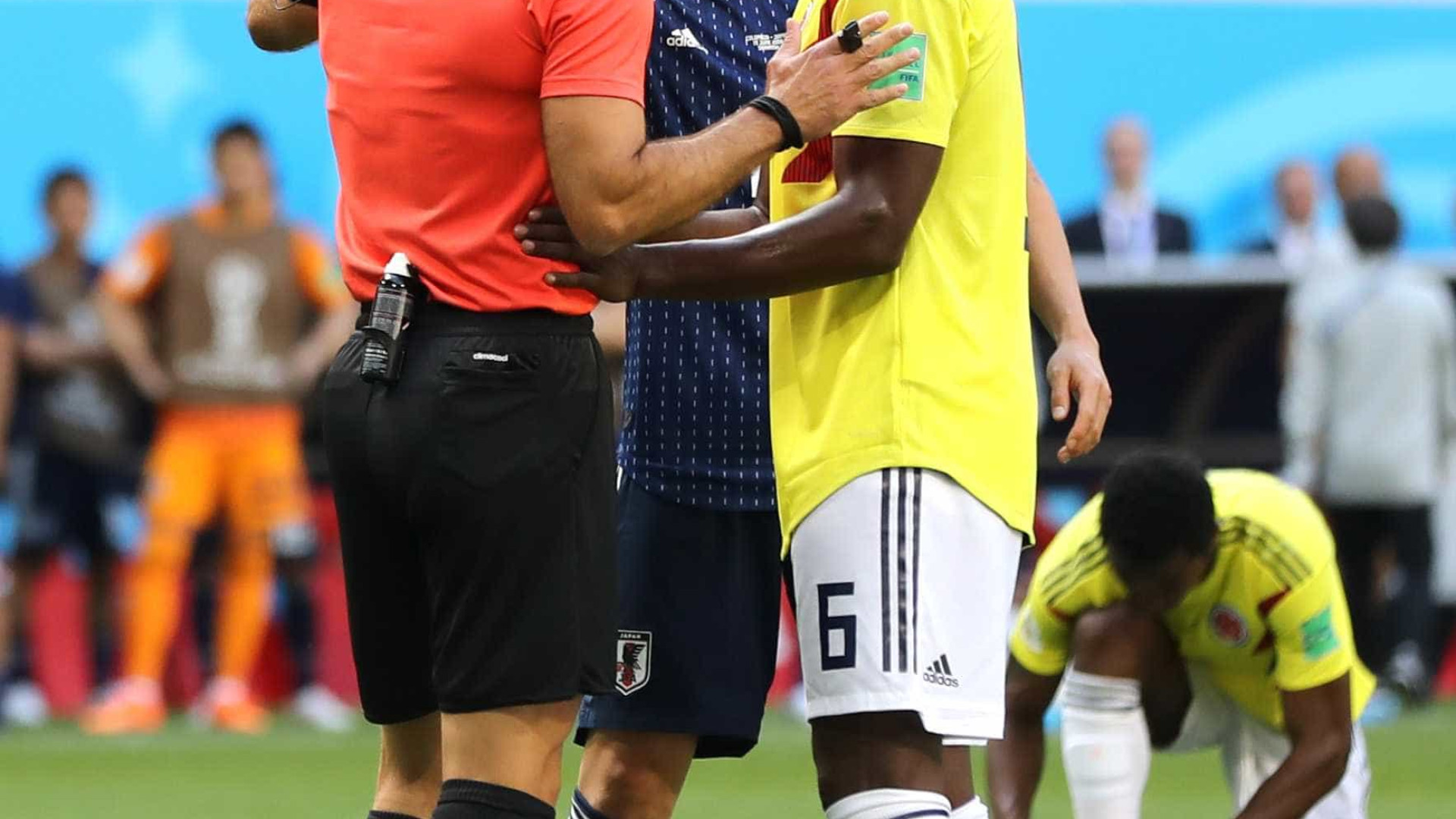 Jogador da Colômbia recebe ameaças após expulsão relâmpago na Copa