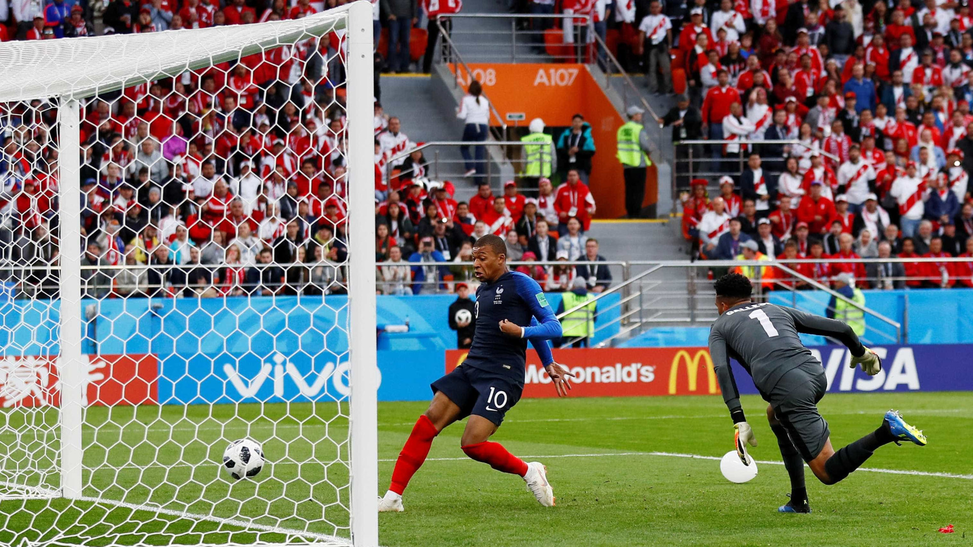 Mbappé supera Trezeguet e entra para a história da seleção francesa