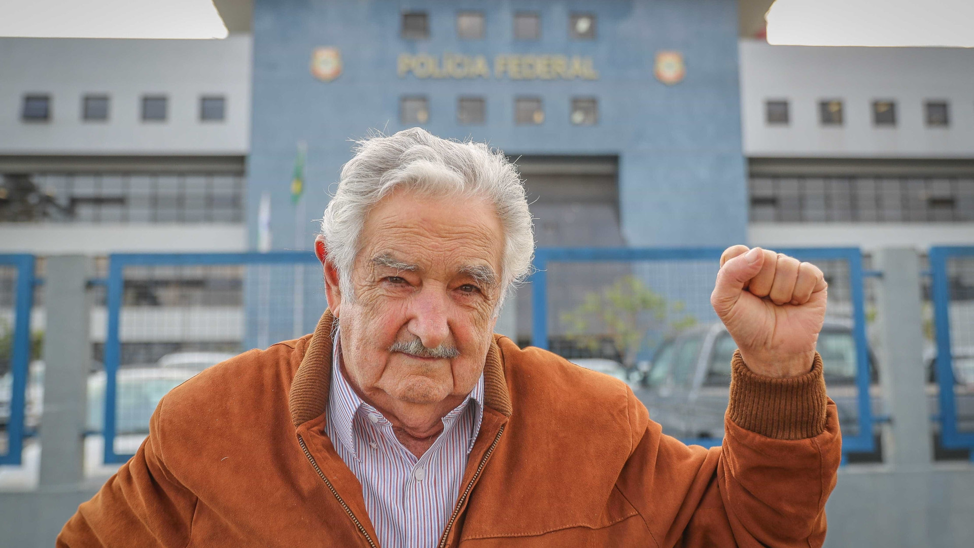 Mujica visita Lula e conta que falaram sobre AmÃ©rica Latina e futebol