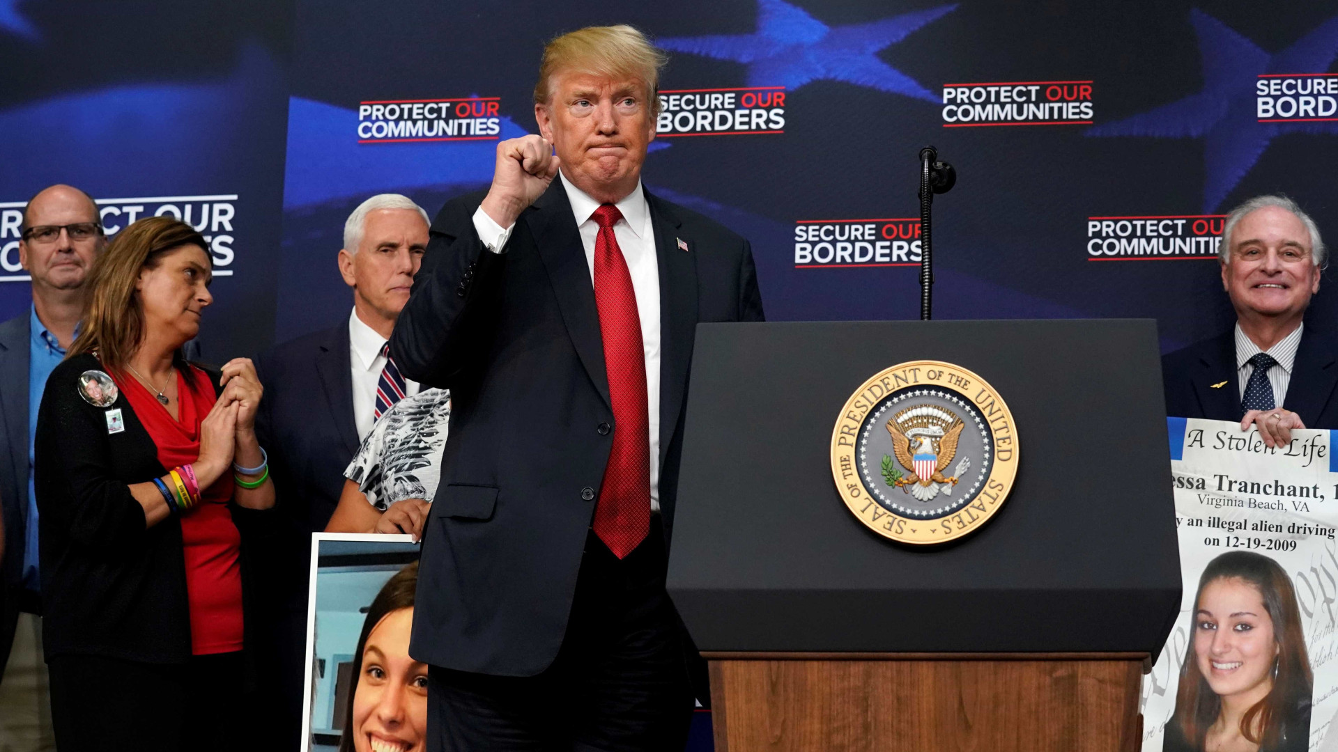 Acuado, Trump apela a mães de vítimas de crimes atribuídos a imigrantes