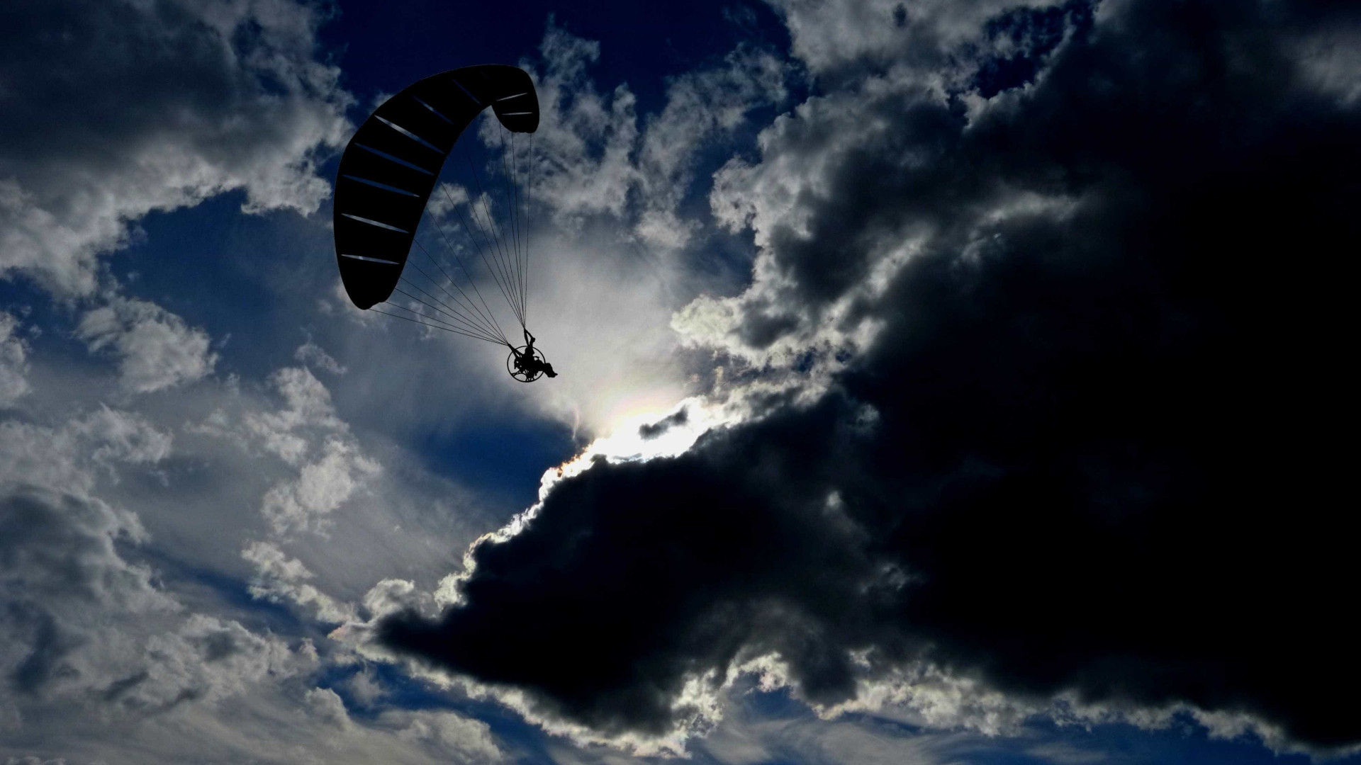 Paraquedista de 70 anos morre durante salto no litoral do ParanÃ¡