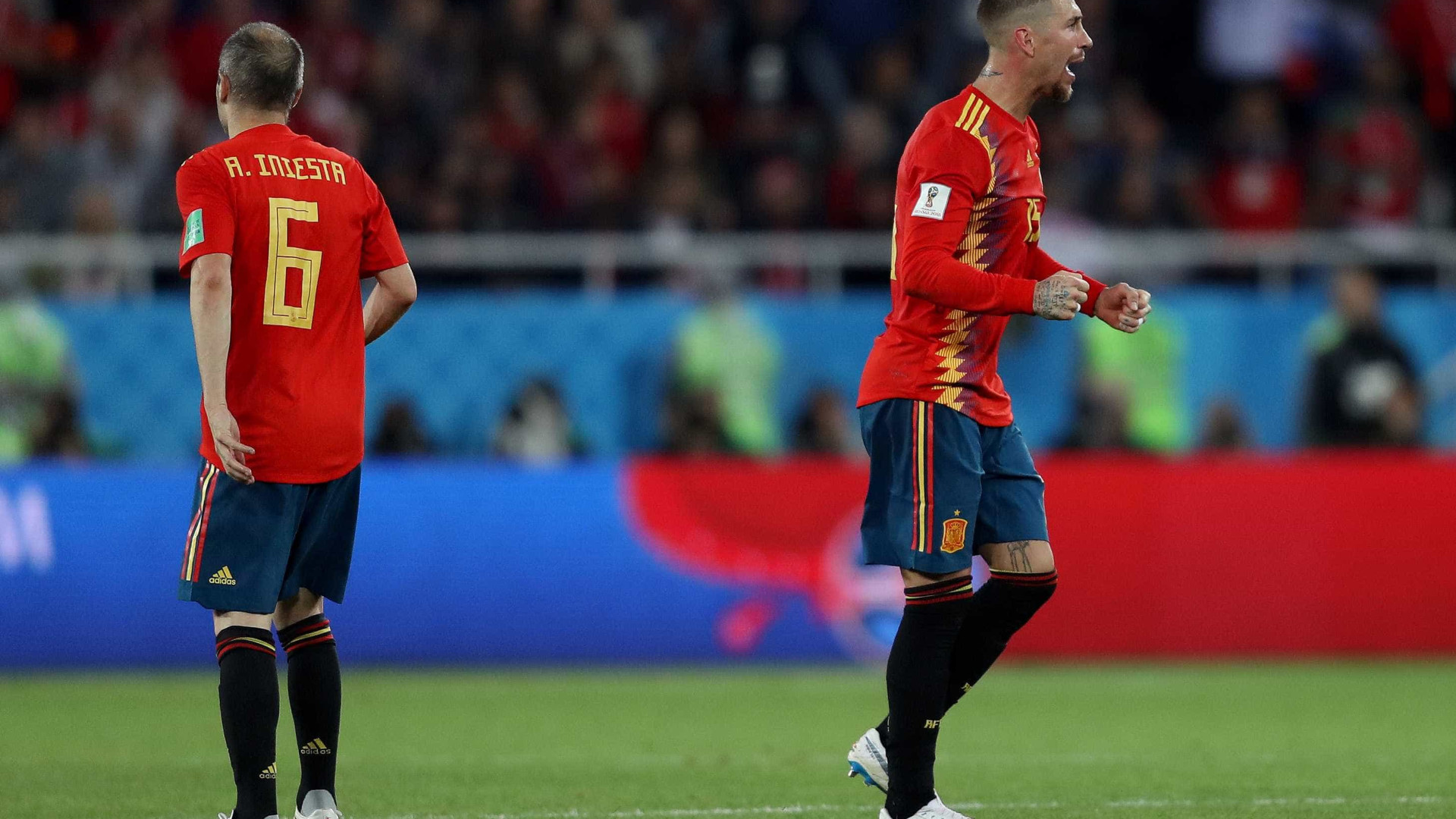 Espanha se salva com gol no fim, empata com Marrocos e avança em 1º