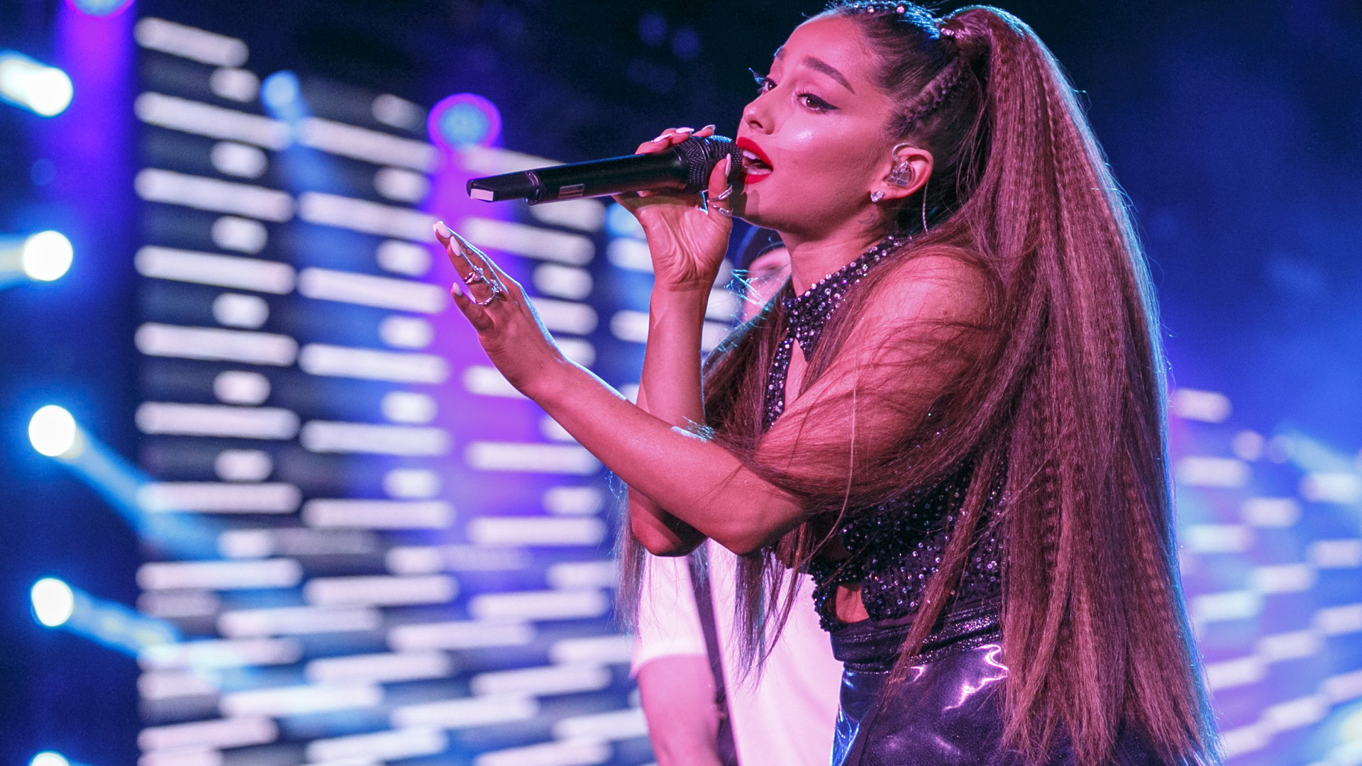 Ariana Grande fará pausa na carreira e explica o motivo