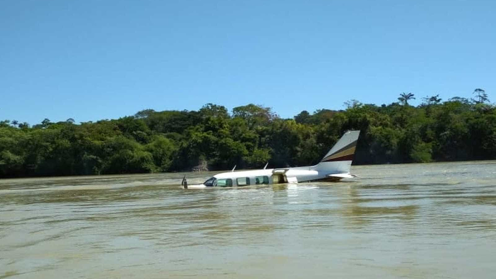 Piloto mata assassino em aviÃ£o e faz pouso forÃ§ado em rio do ParÃ¡