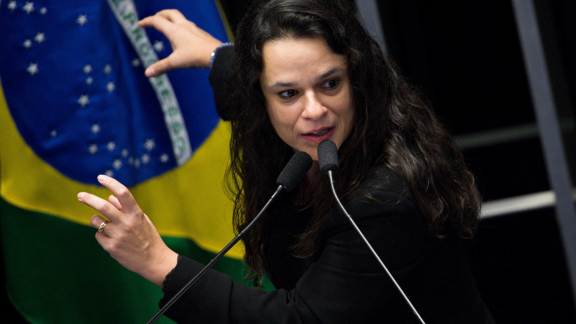 Janaina Paschoal defende quebra de sigilo de Flávio Bolsonaro